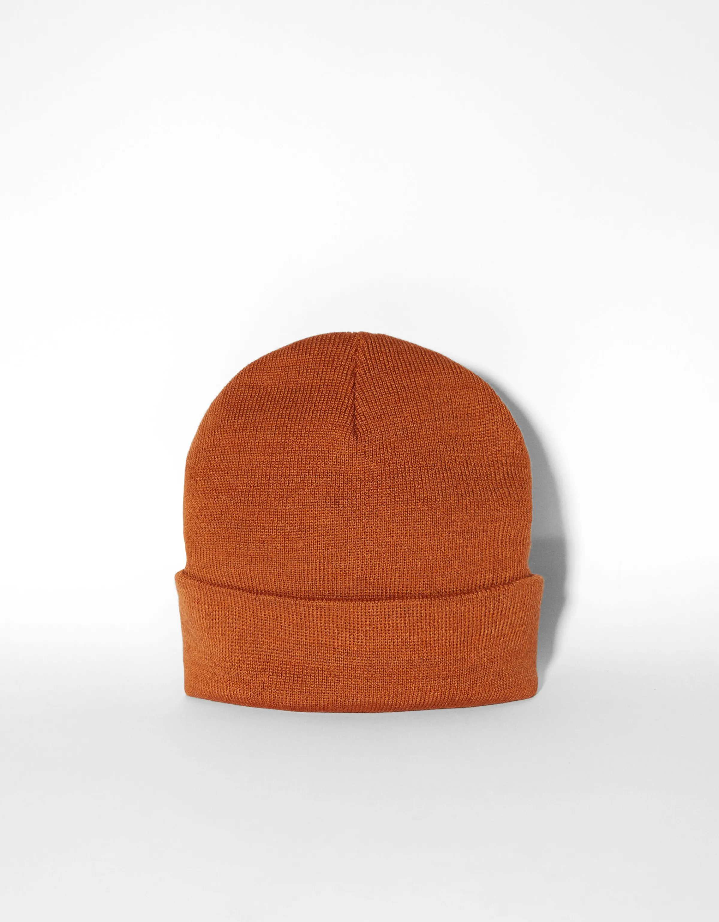 BERSHKA Beanie básico Camel Sale