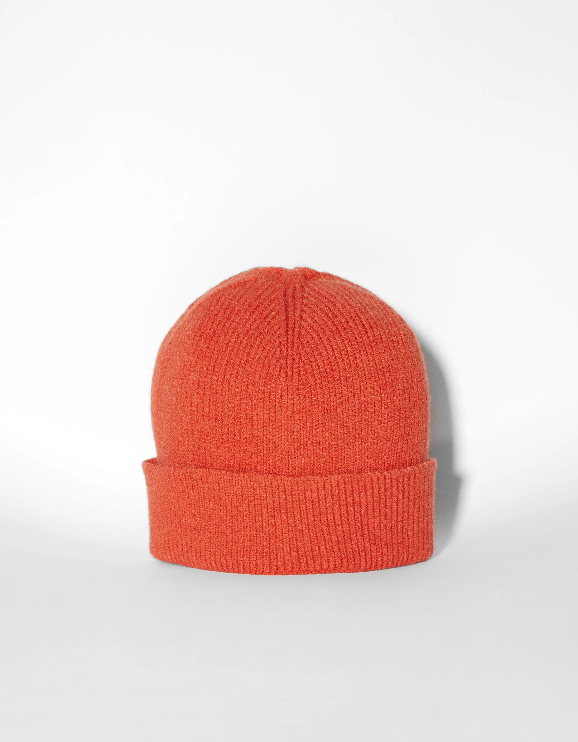 BERSHKA Beanie corto Naranja Hot