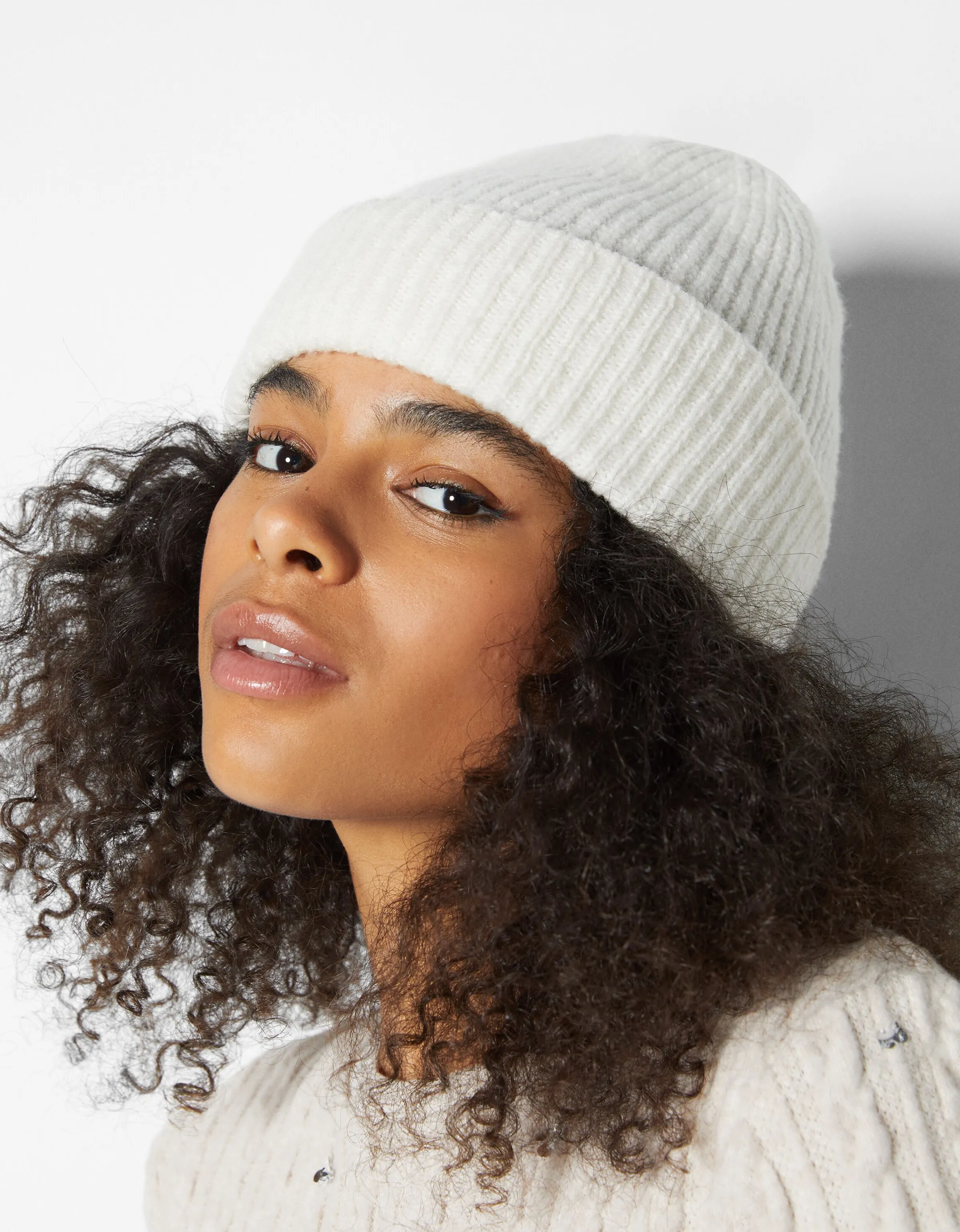 BERSHKA Beanie punto rib Crudo Best