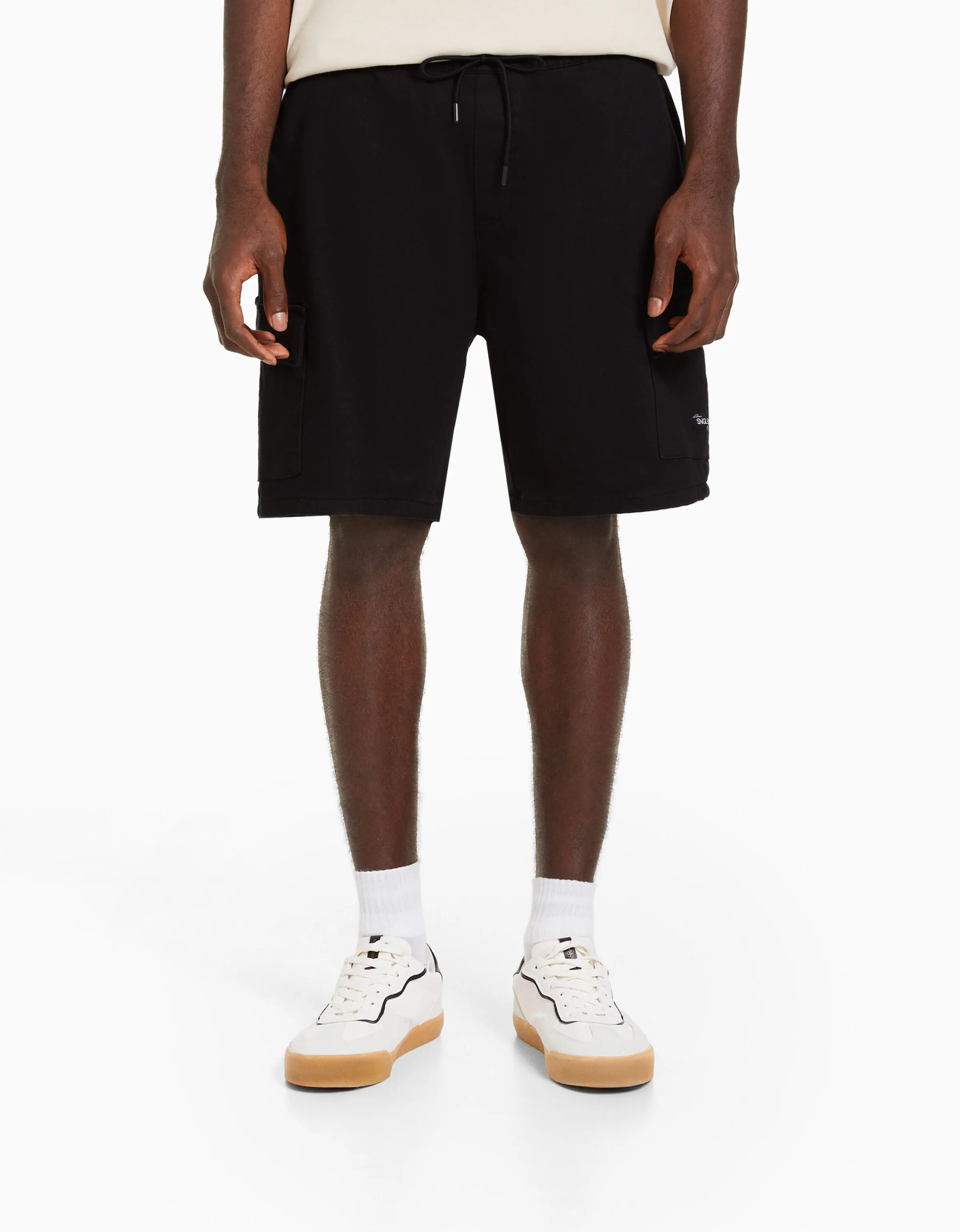 BERSHKA Bermuda jogger cargo Negro Clearance