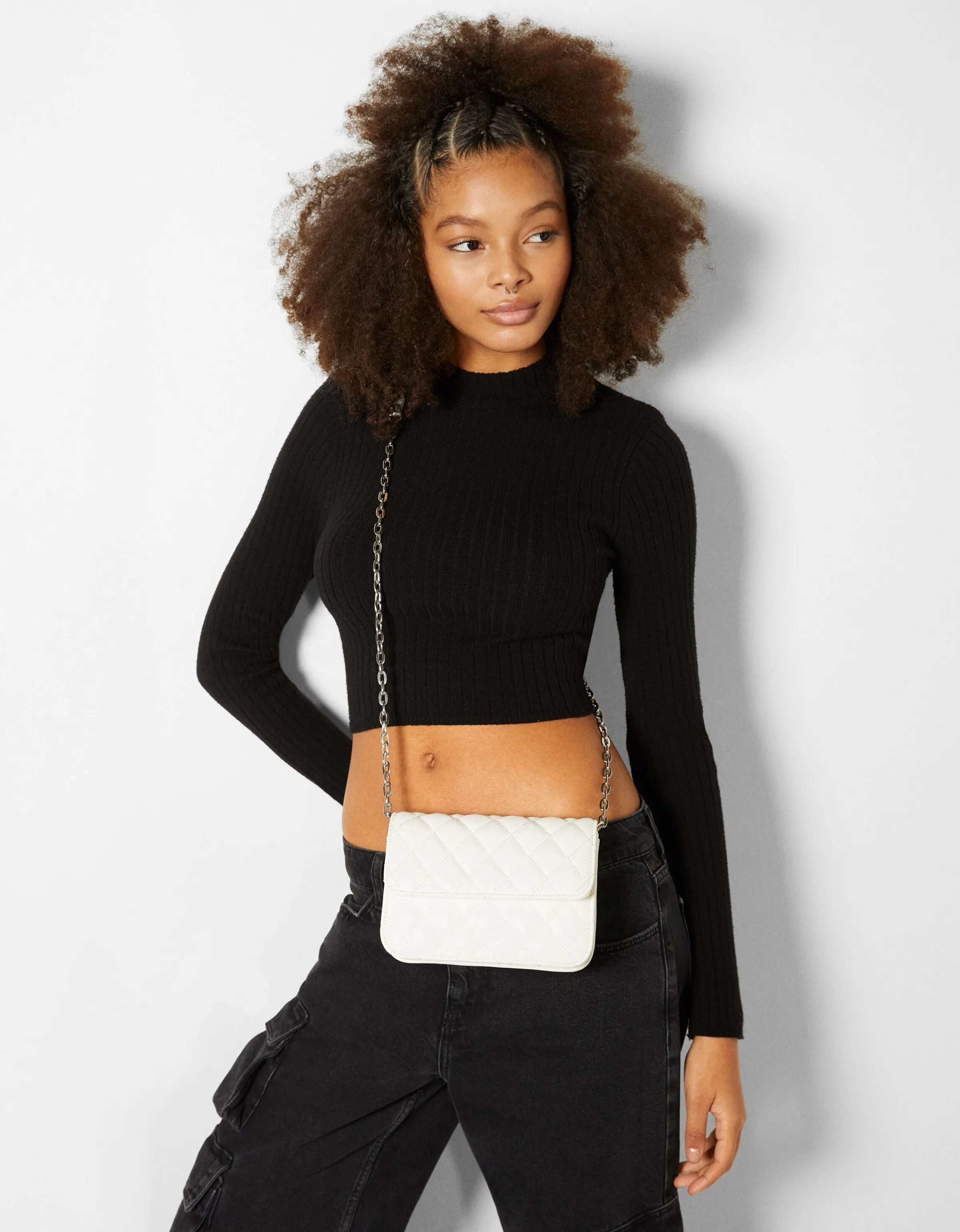 BERSHKA Bolso acolchado asa cadena Blanco New