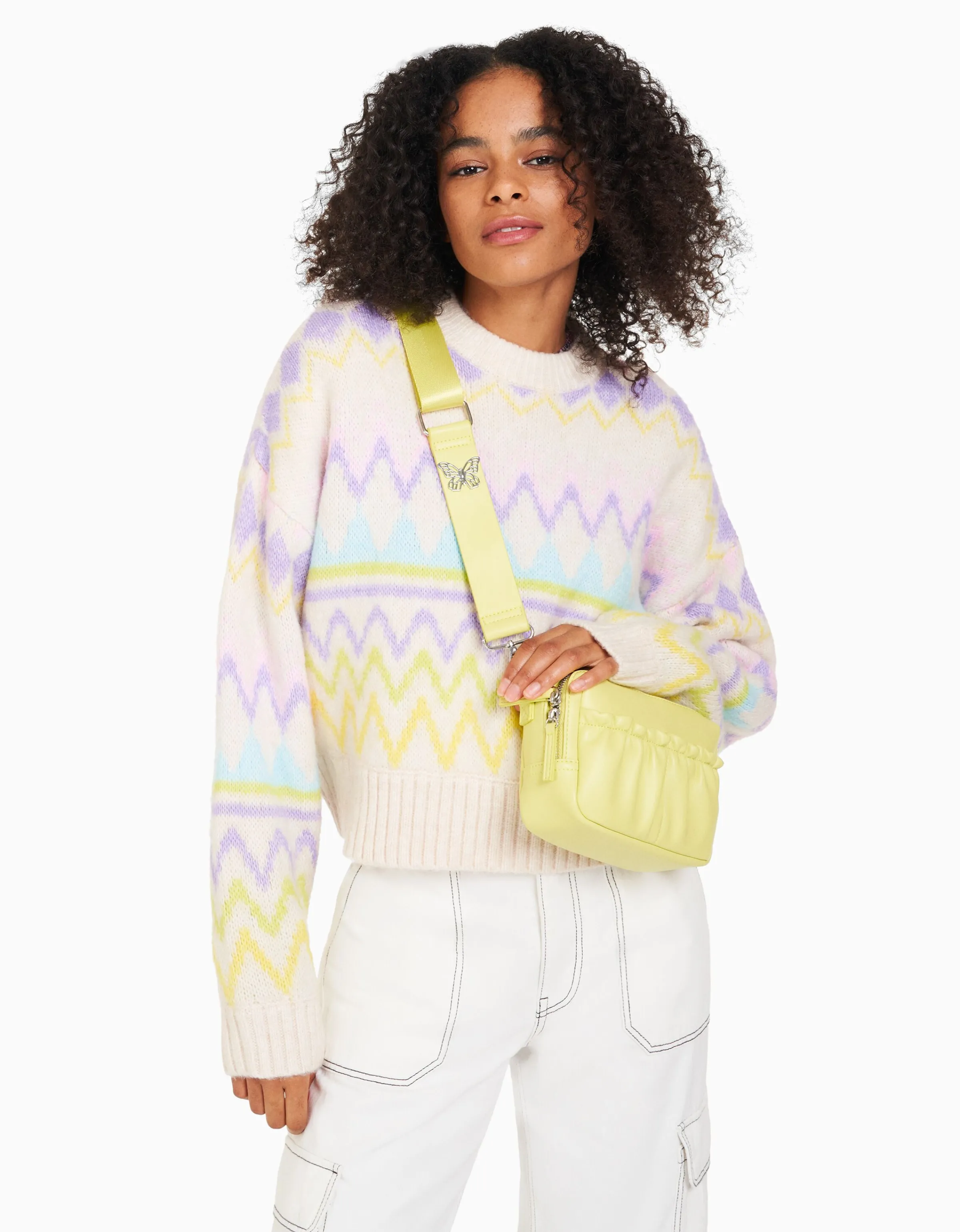 BERSHKA Bolso bandolera efecto piel detalle mariposa Lima Outlet