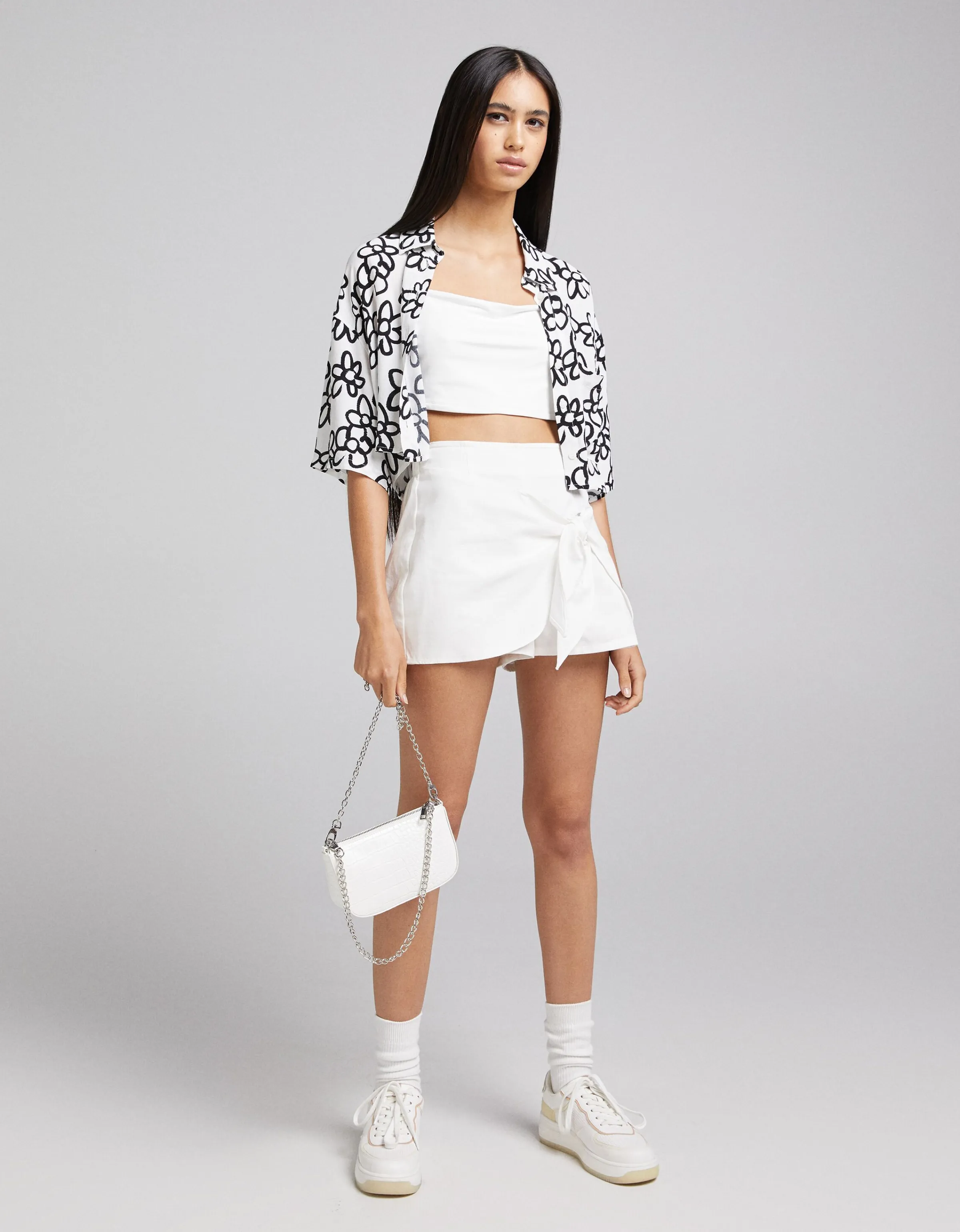 BERSHKA Bolso cadena efecto cocodrilo Blanco Online