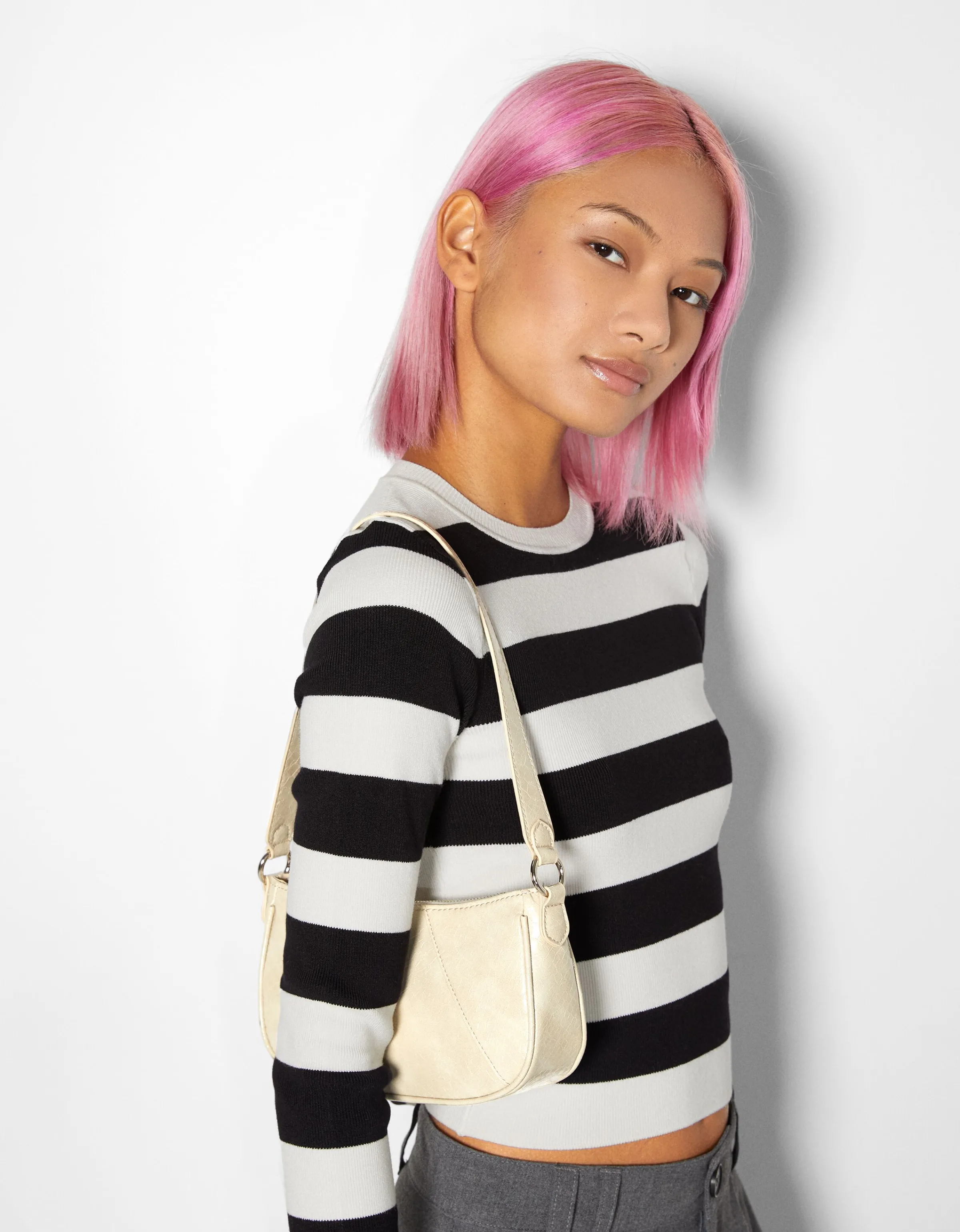 BERSHKA Bolso hombro efecto piel Beige Sale