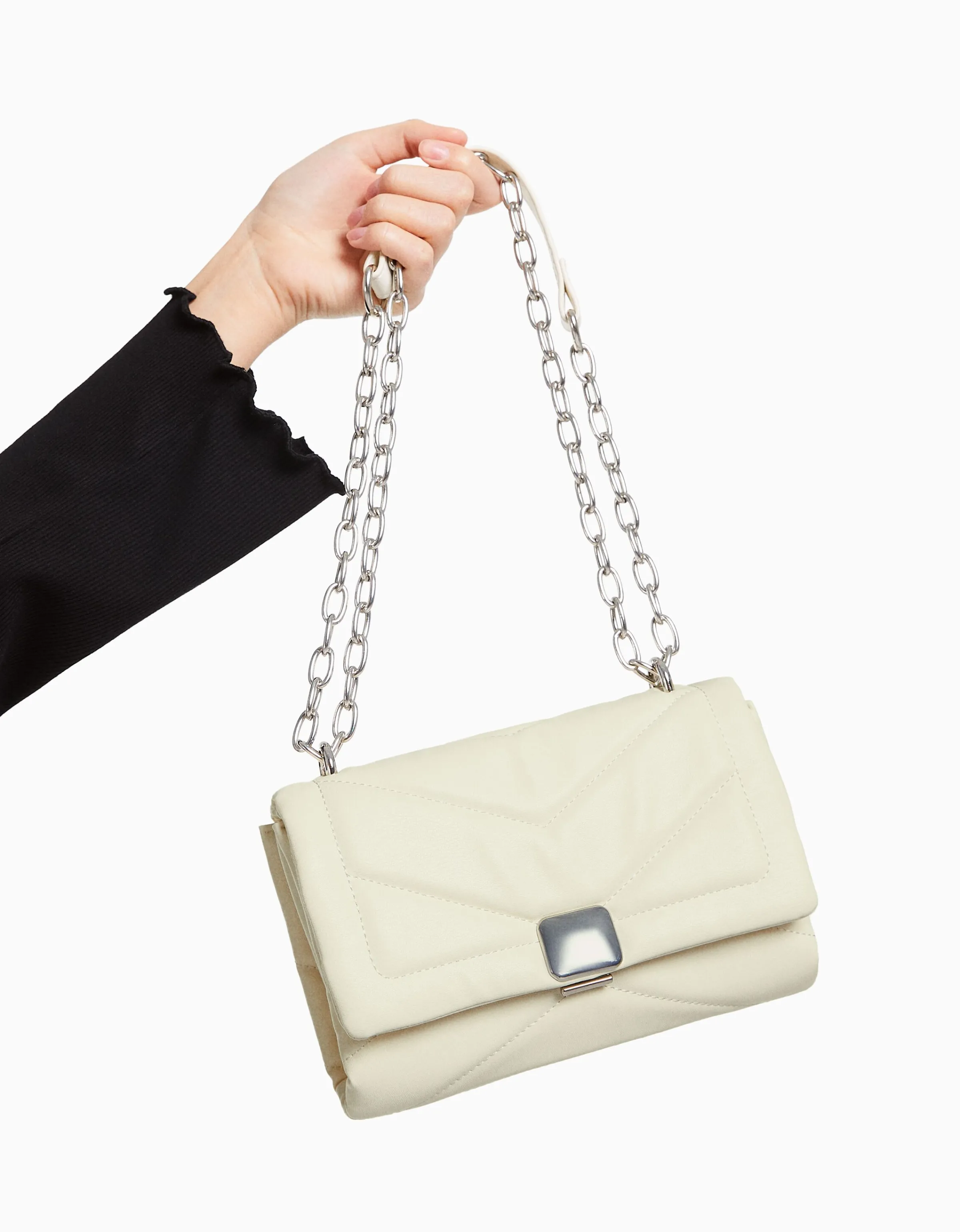 BERSHKA Bolso mini hombro acolchado cadena Blanco Store