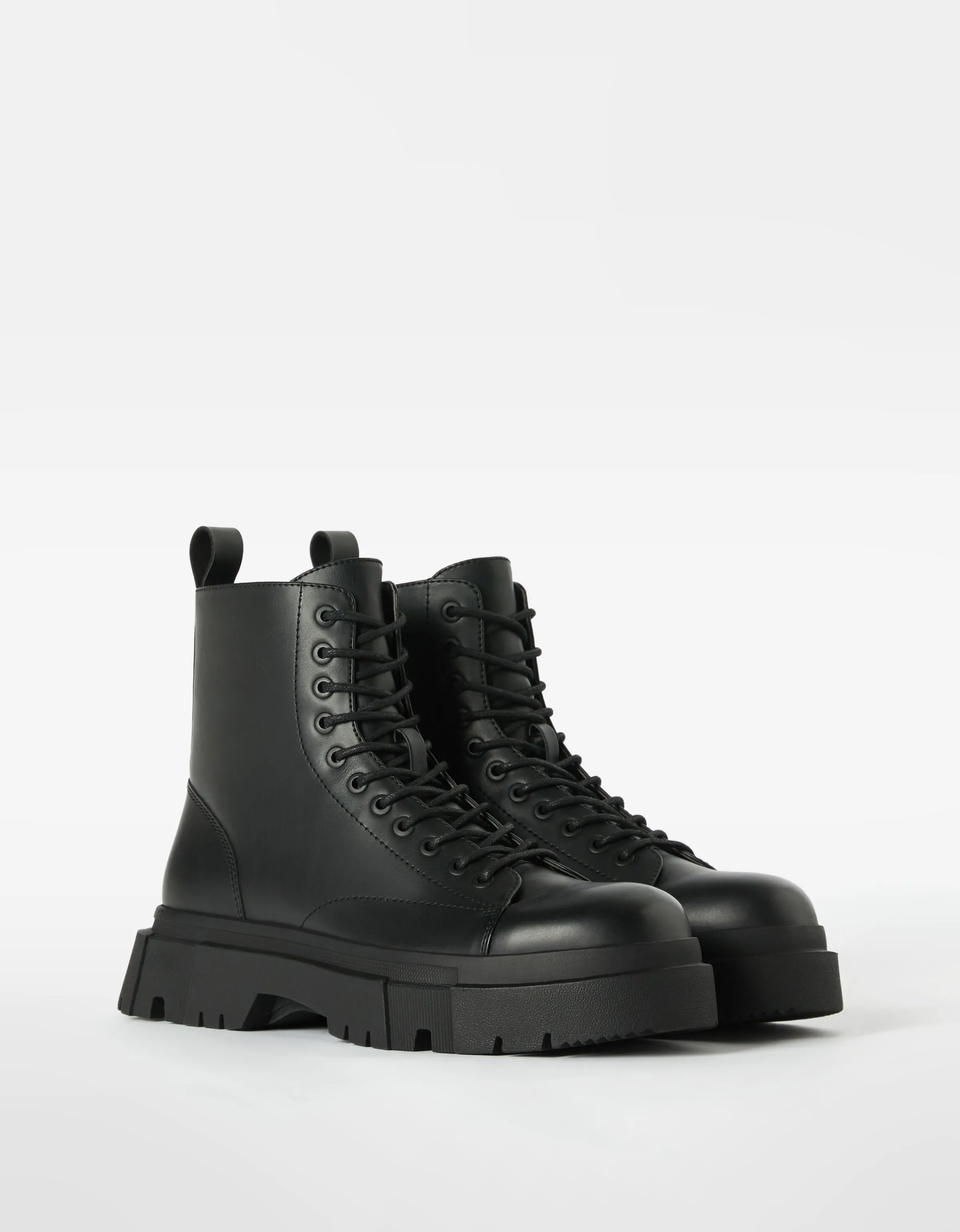 BERSHKA Botas acordonadas suela track hombre Negro Sale