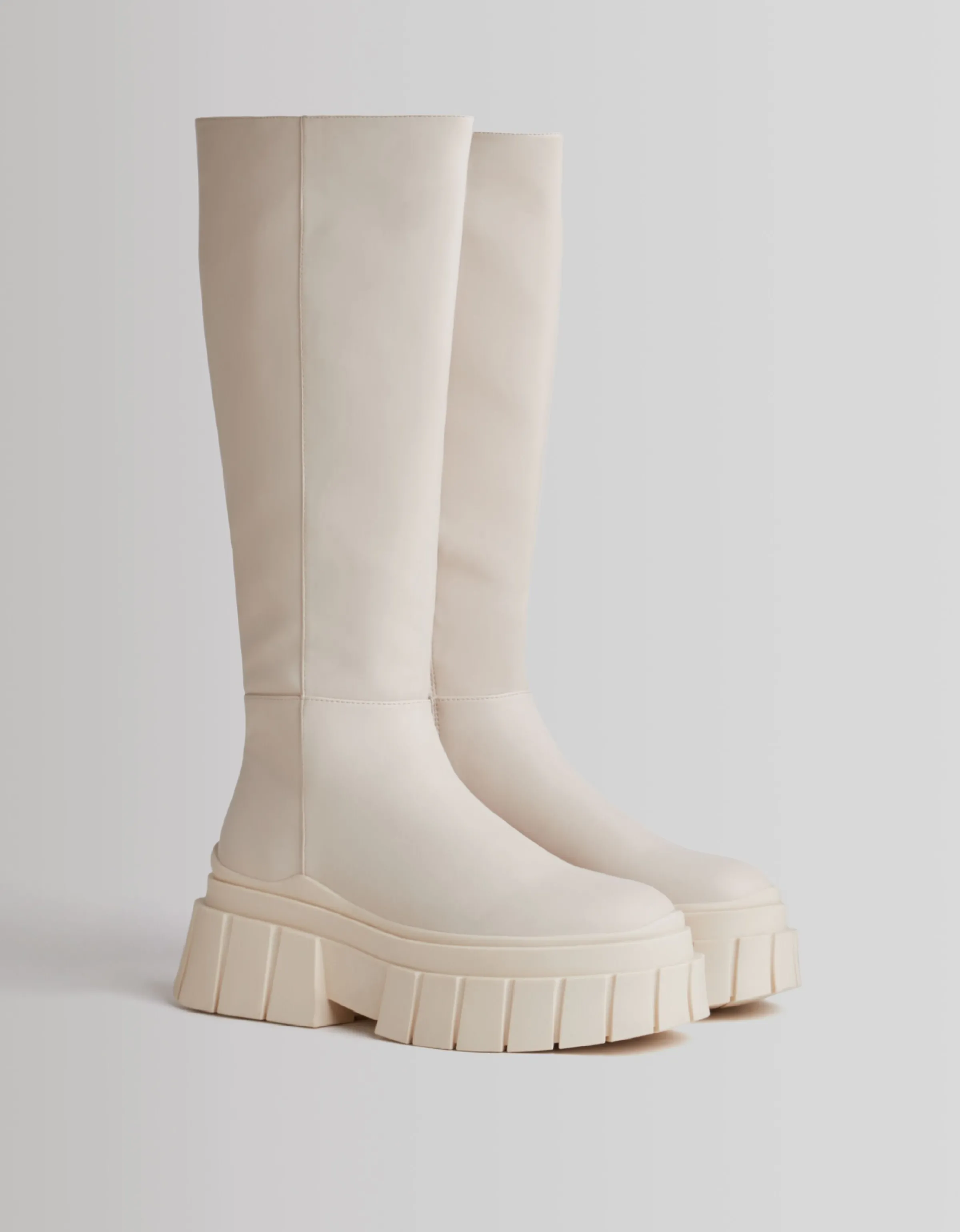 BERSHKA Botas plataforma suela track Crudo Best