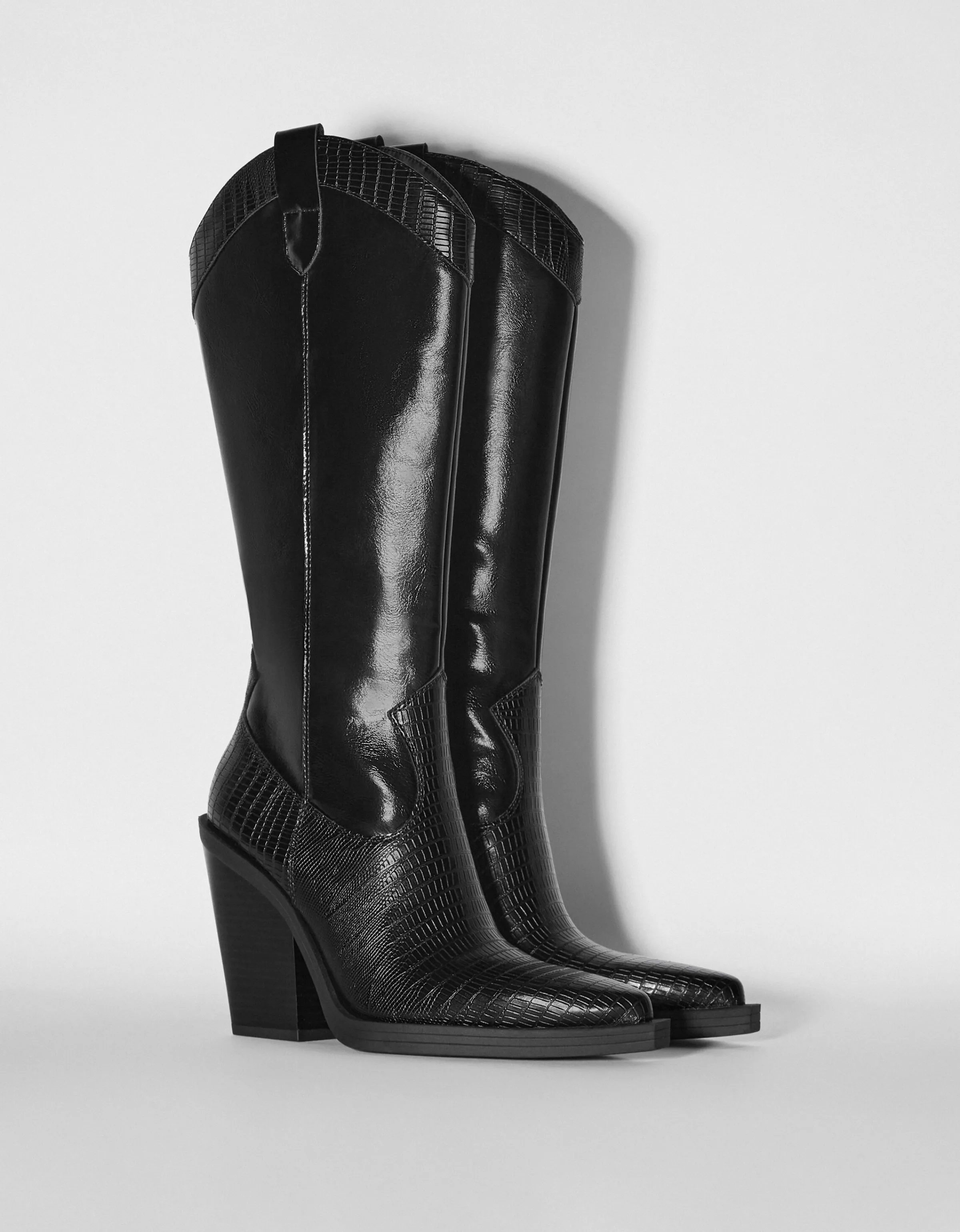 BERSHKA Botas tacón cowboy Negro Outlet