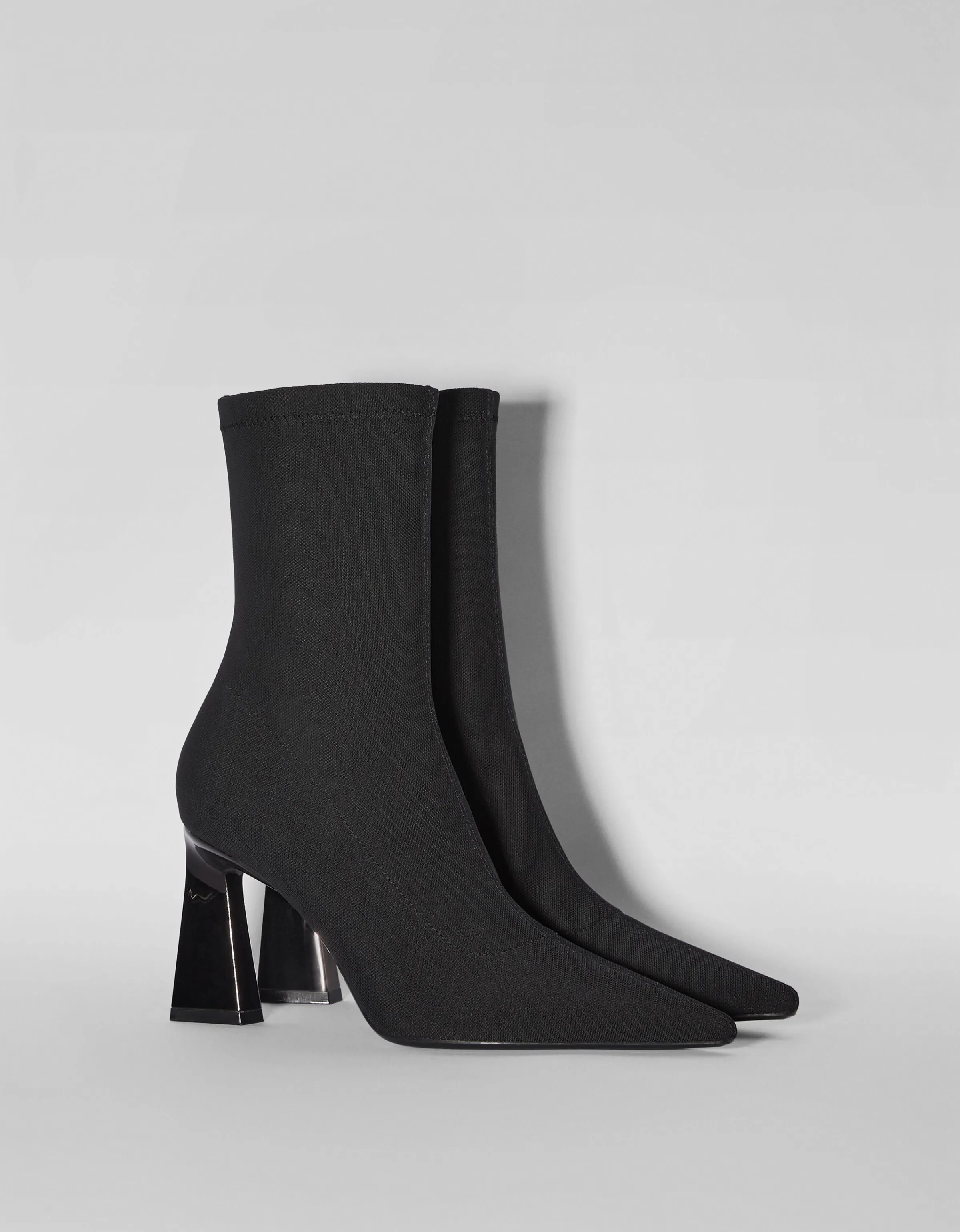 BERSHKA Botines ajustados tacón cromado Negro Online