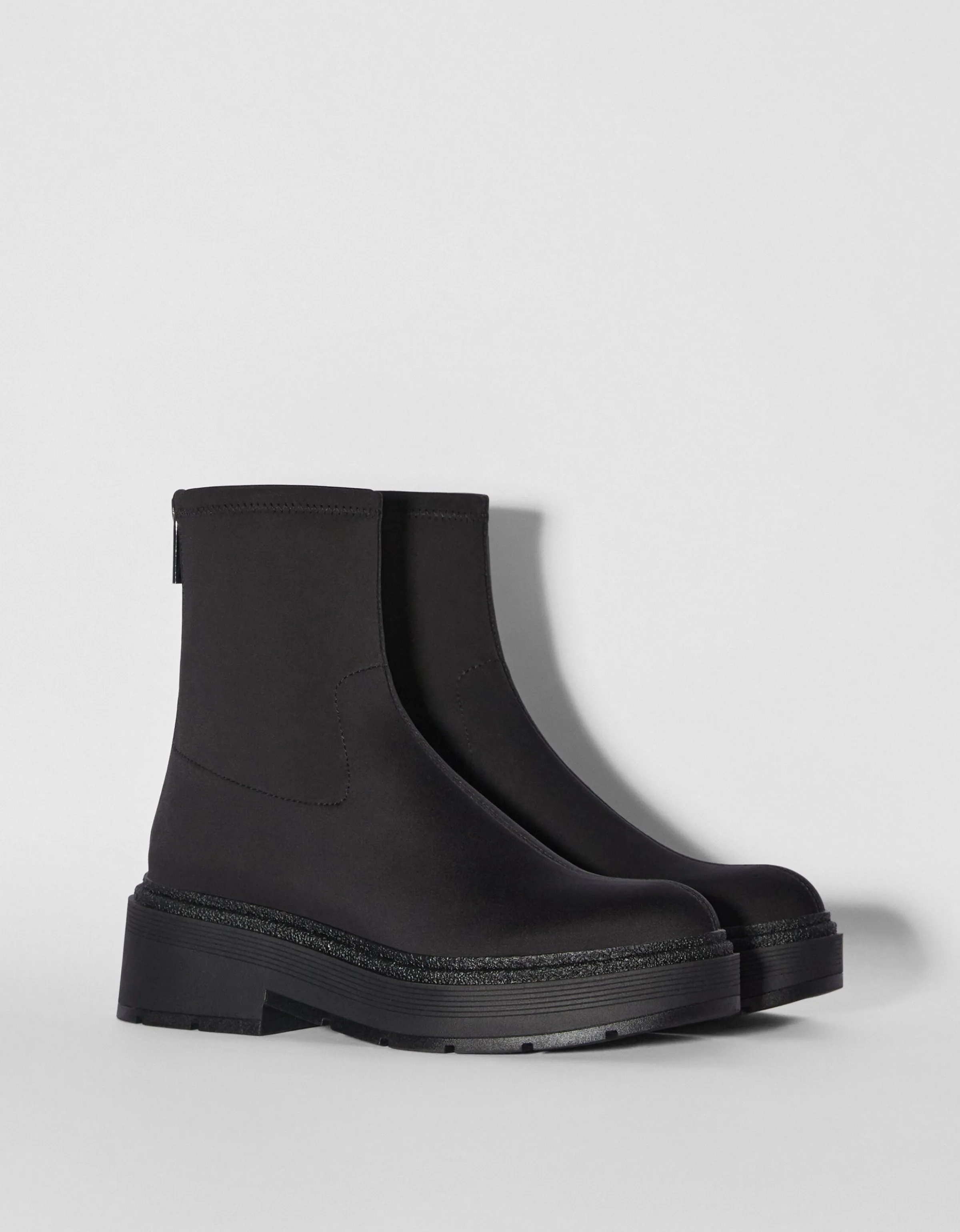 BERSHKA Botines planos ajustados Negro Flash Sale