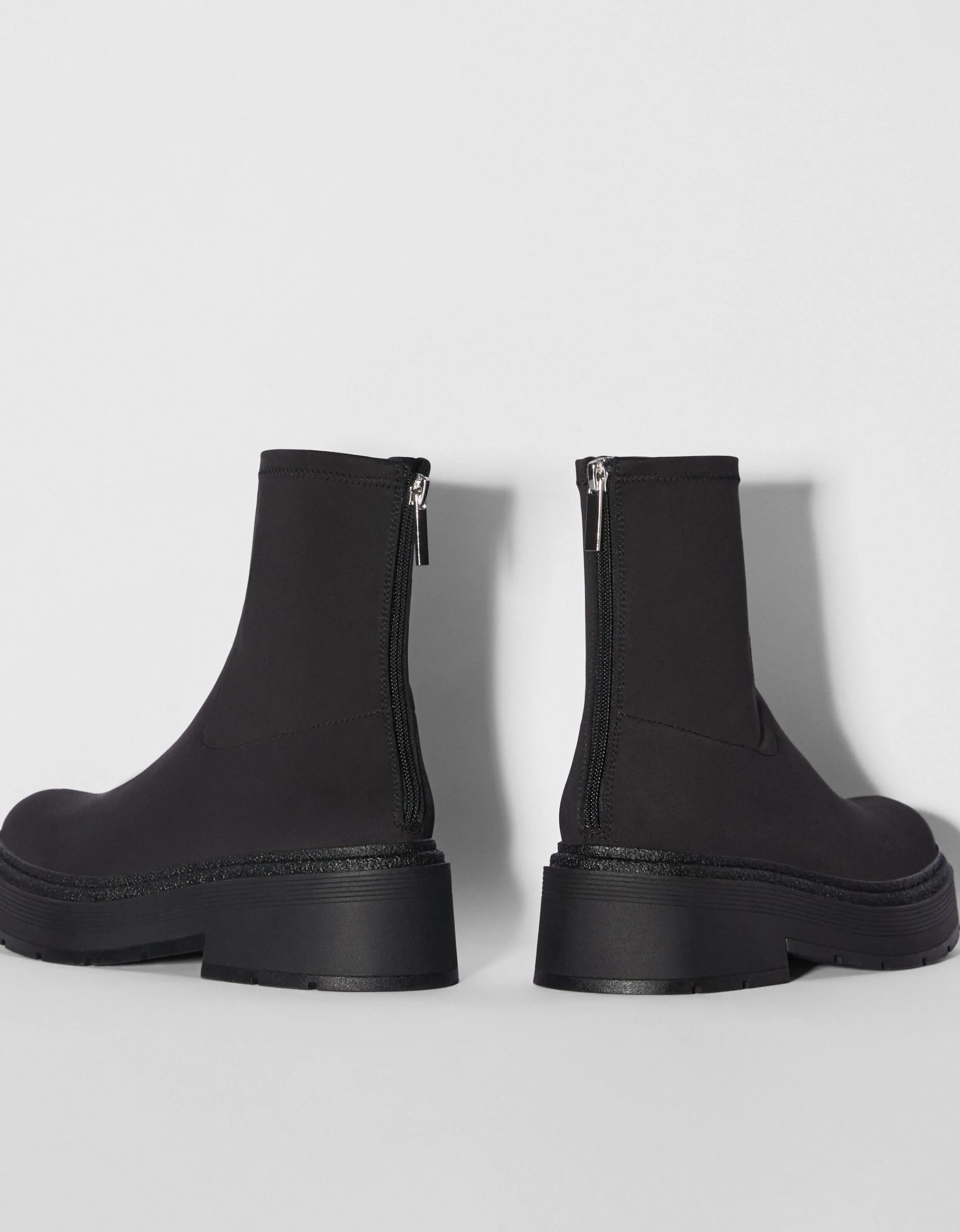 BERSHKA Botines planos ajustados Negro Flash Sale