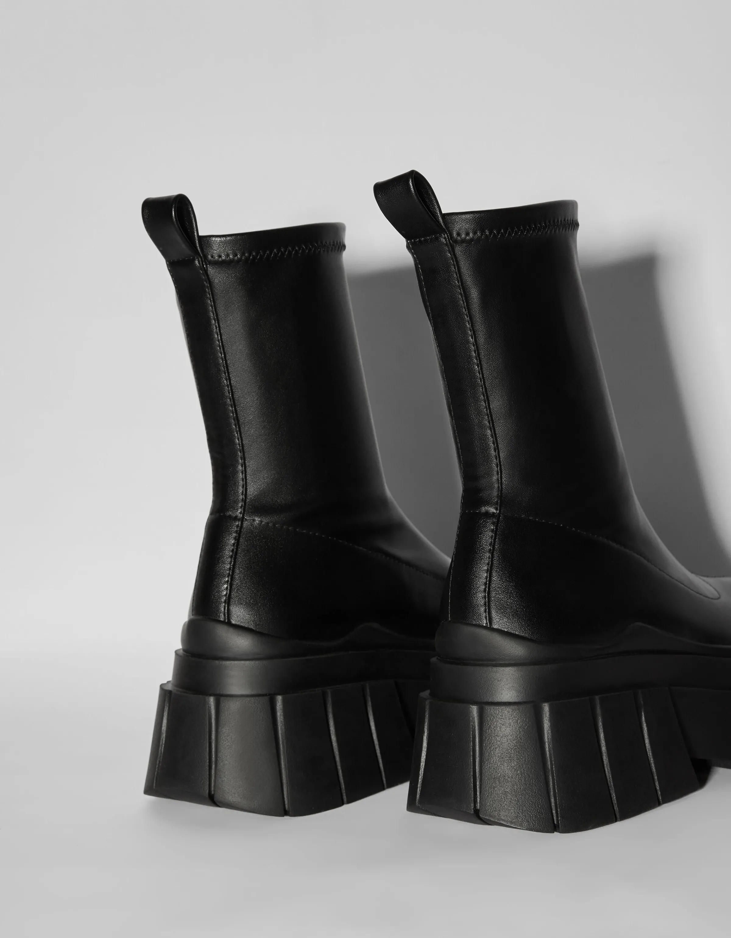 BERSHKA Botines plataforma ajustados Negro Flash Sale