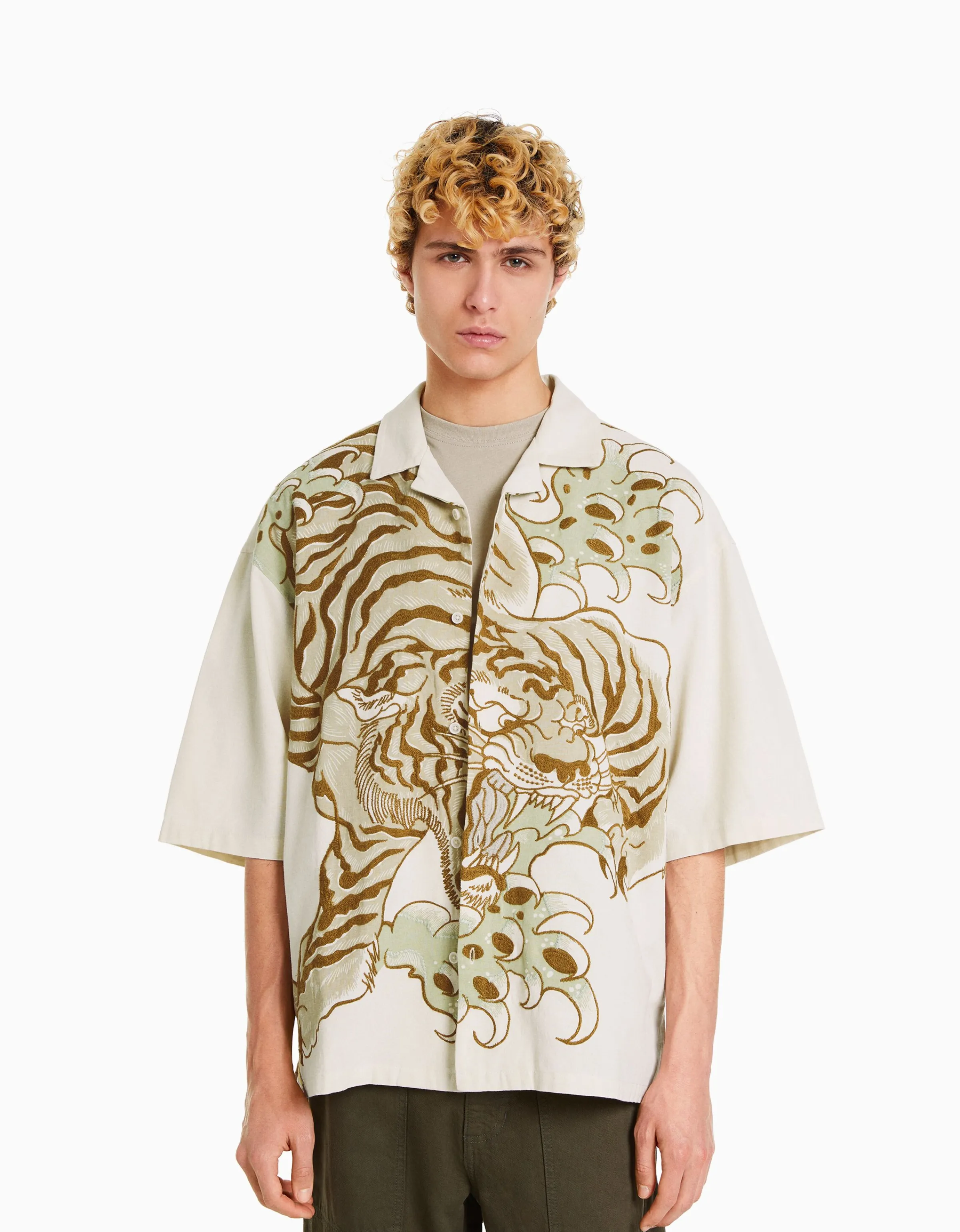 BERSHKA Camisa manga corta bordado tigre Blanco Shop