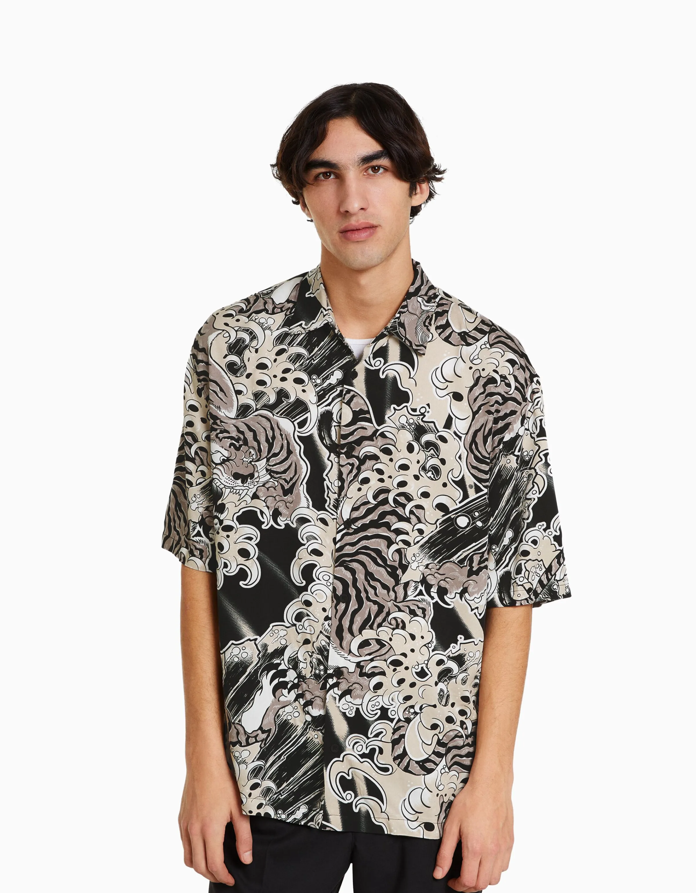 BERSHKA Camisa manga corta print Negro Store