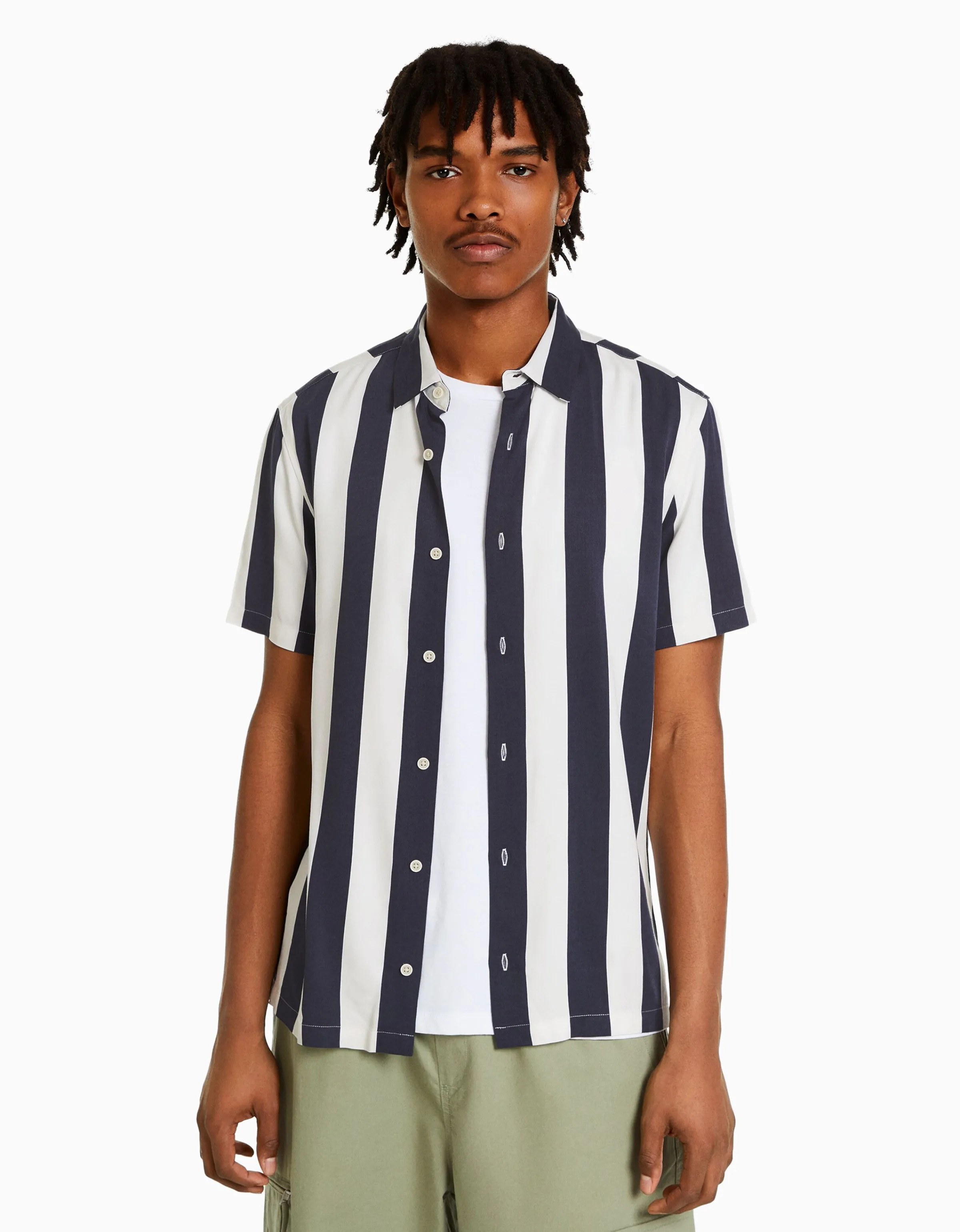 BERSHKA Camisa manga corta sarga rayas Blanco / Negro Outlet