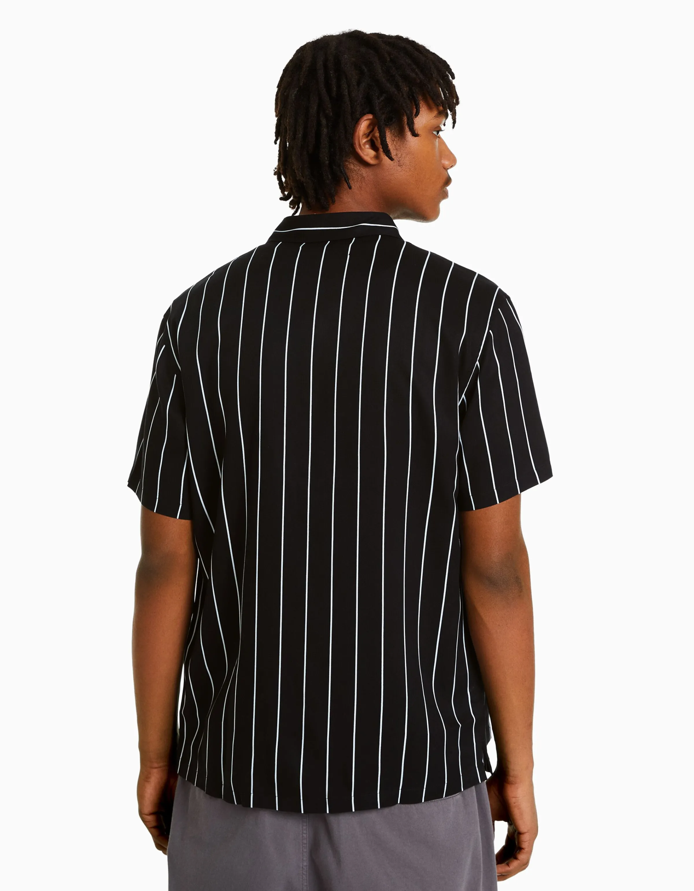 BERSHKA Camisa manga corta sarga rayas Blanco / Negro Fashion