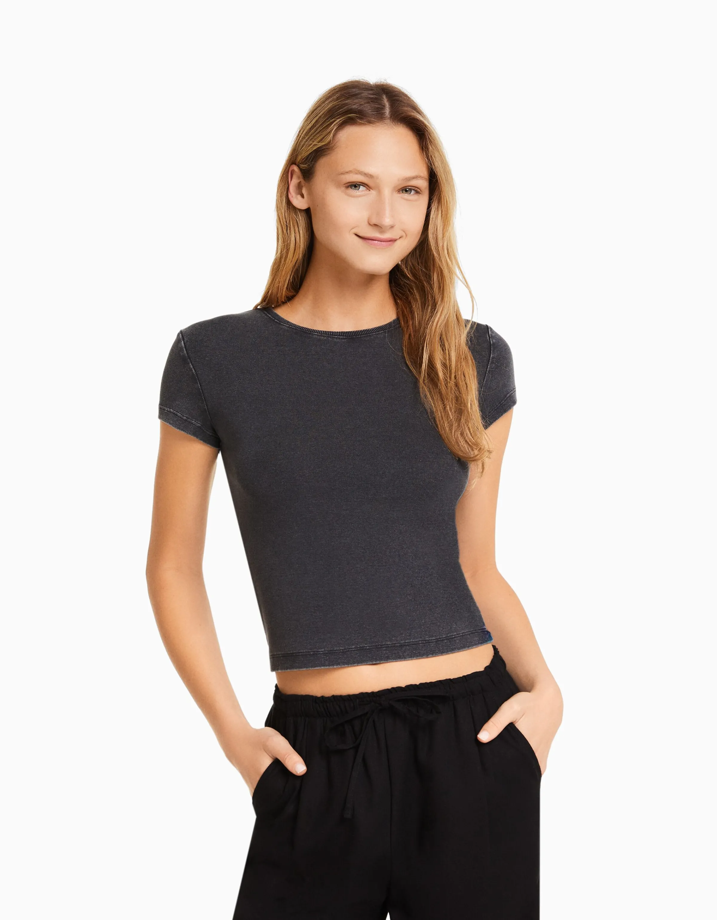 BERSHKA Camiseta manga corta ajustada Negro Sale