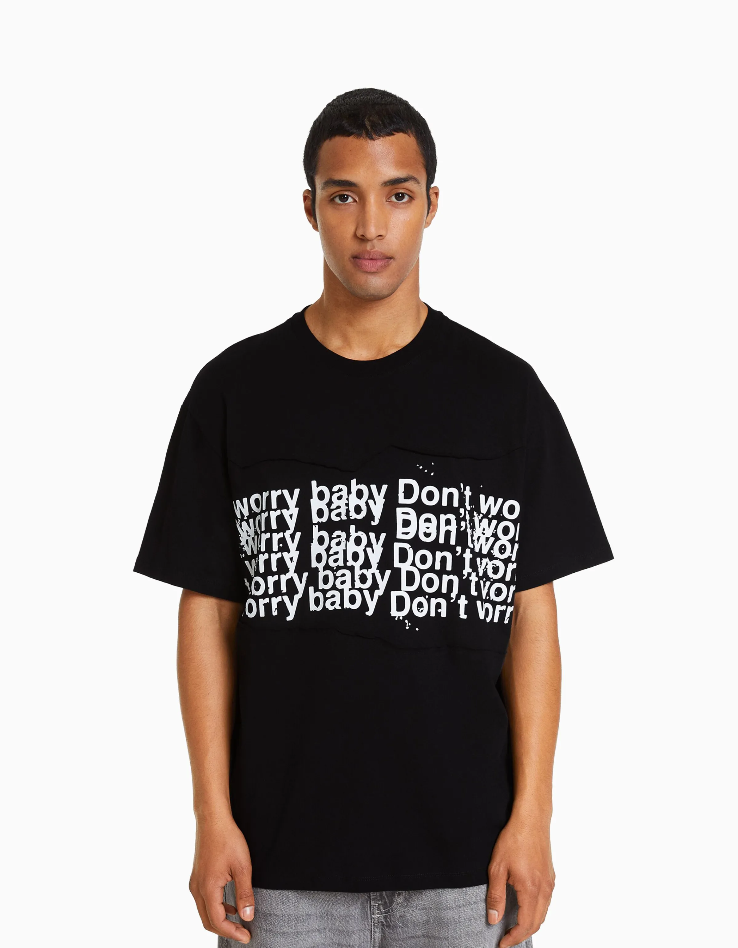 BERSHKA Camiseta manga corta boxy fit parches Negro Outlet