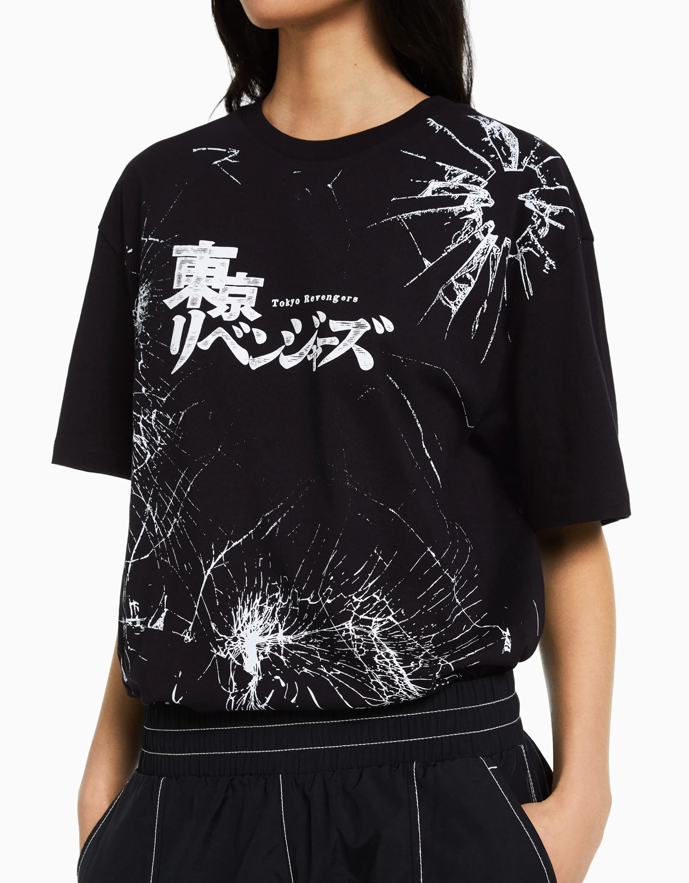 BERSHKA Camiseta manga corta boxy fit TOKYO REVENGERS Negro Best