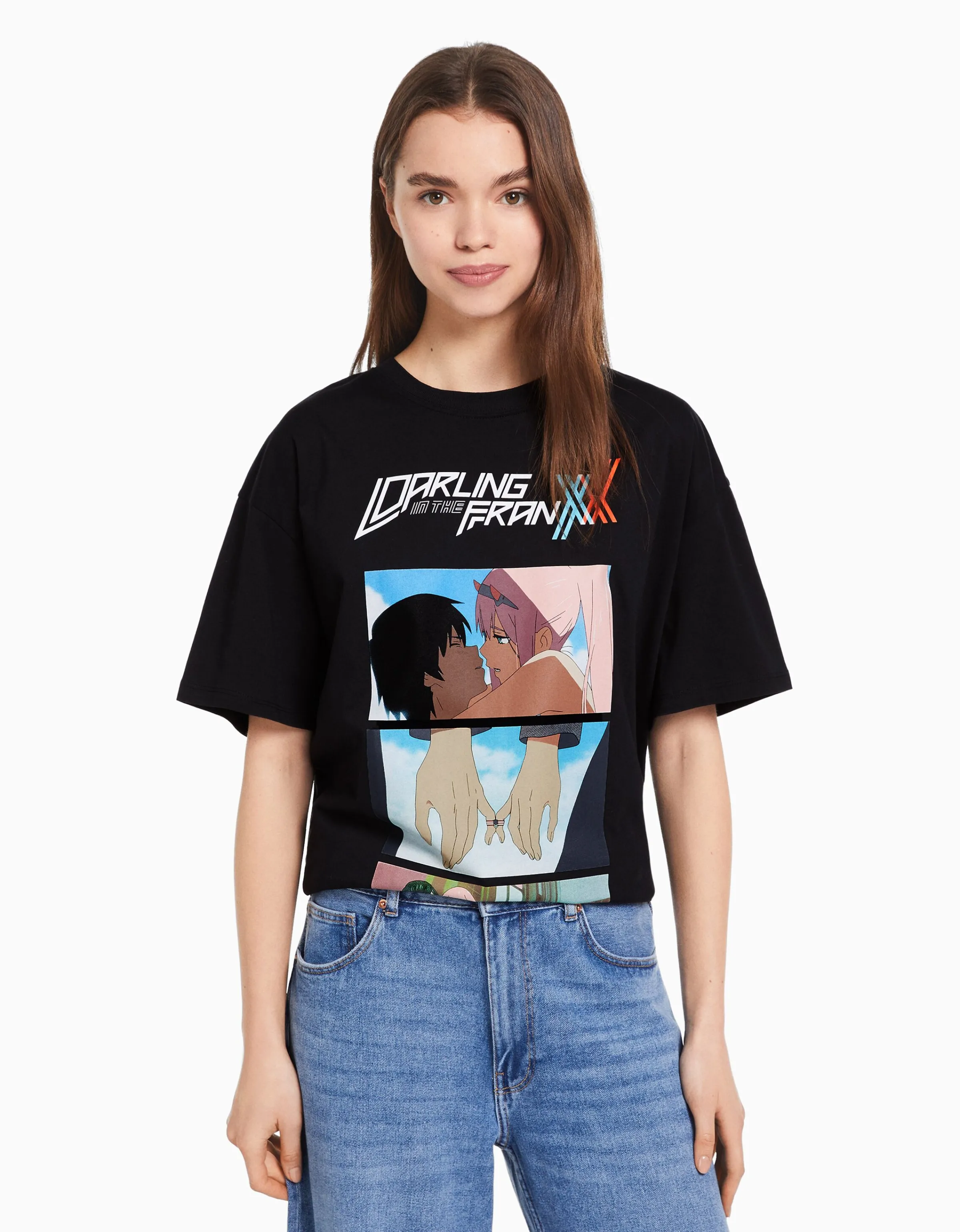 BERSHKA Camiseta manga corta print Darling in the Franxx Negro Clearance