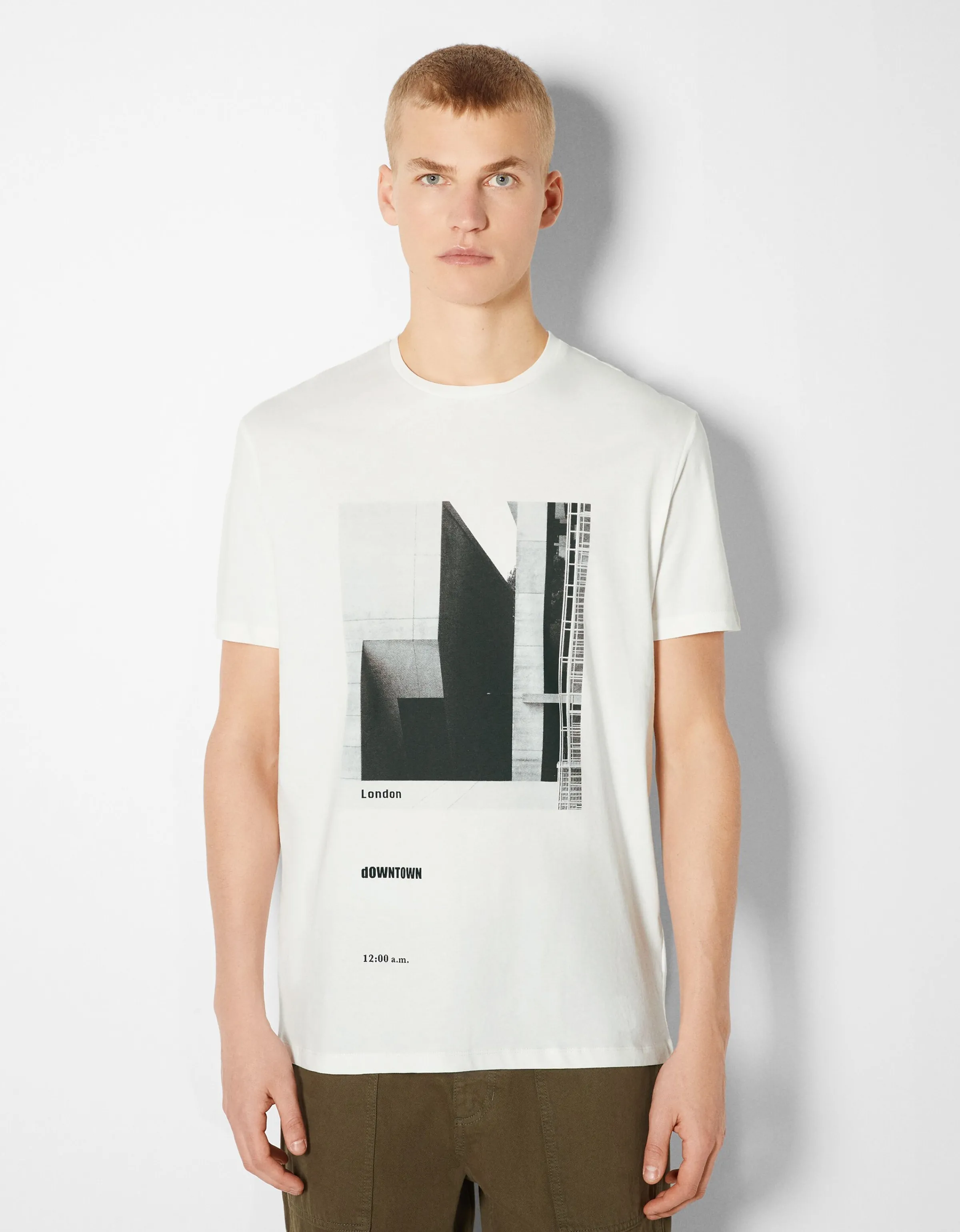 BERSHKA Camiseta manga corta print fotográfico Blanco roto Clearance