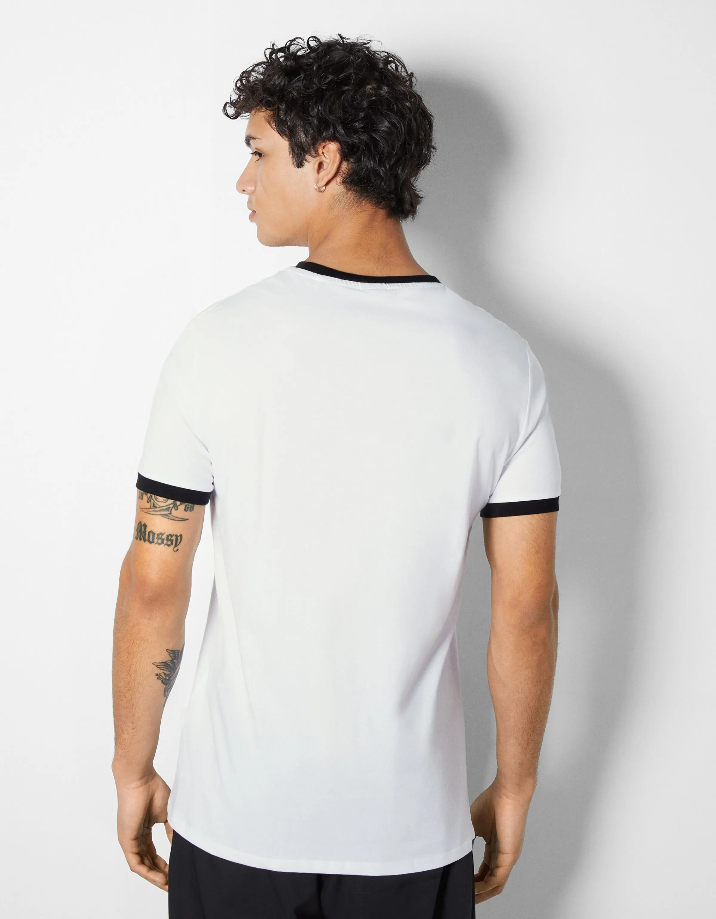 BERSHKA Camiseta manga corta regular fit print Blanco / Negro Clearance