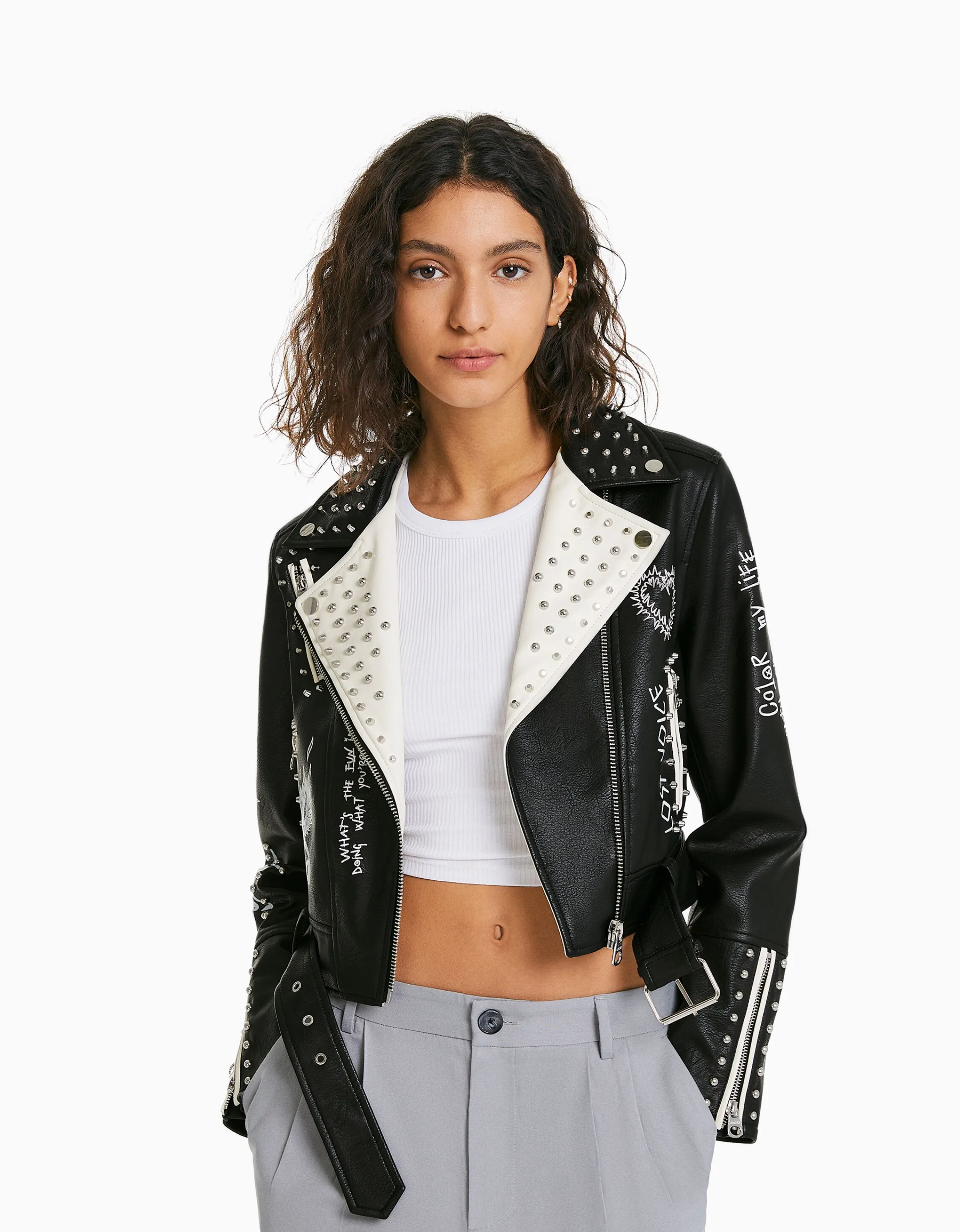 BERSHKA Cazadora biker efecto piel tachas Negro Outlet