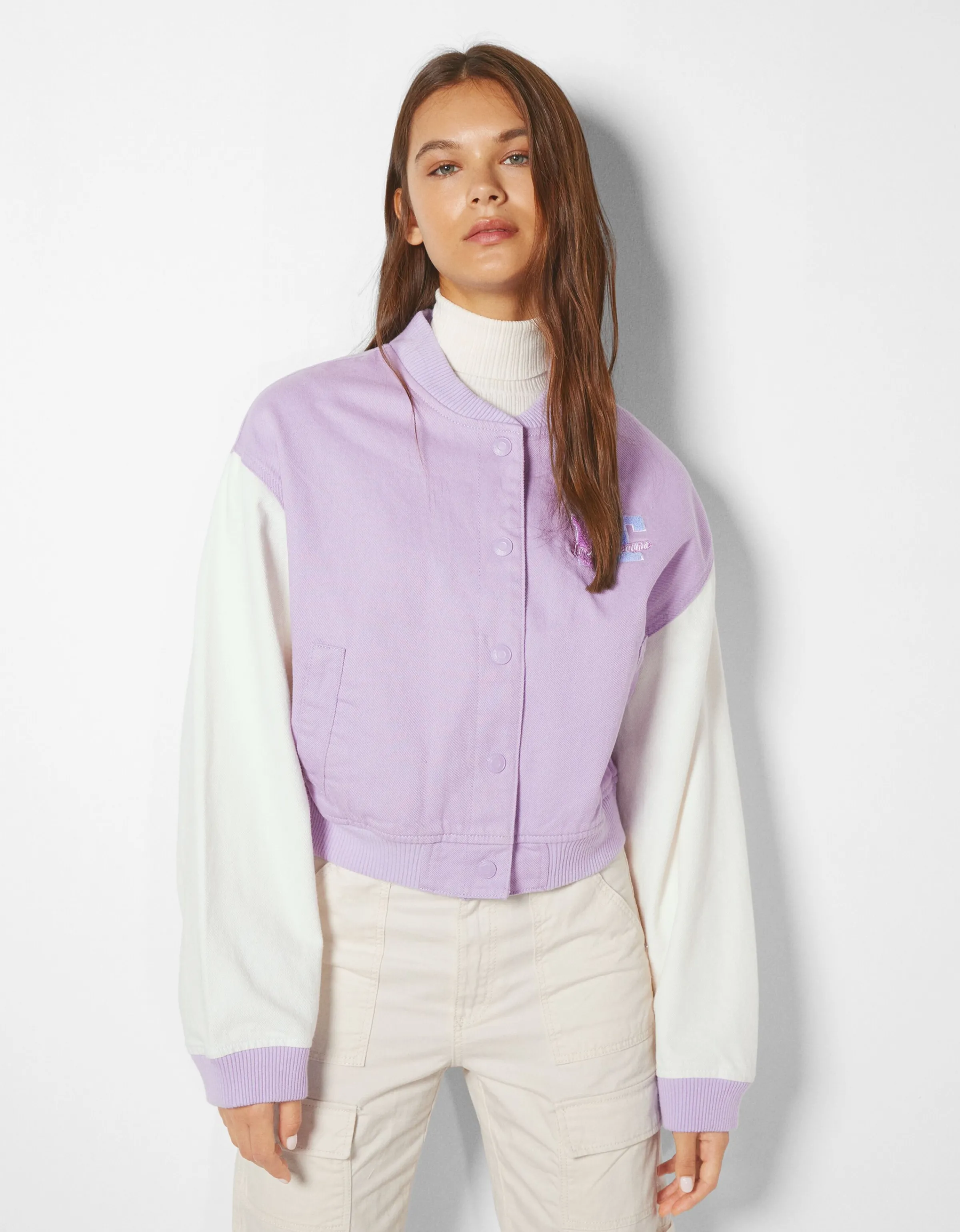 BERSHKA Cazadora bomber varsity mangas contraste Morado Best