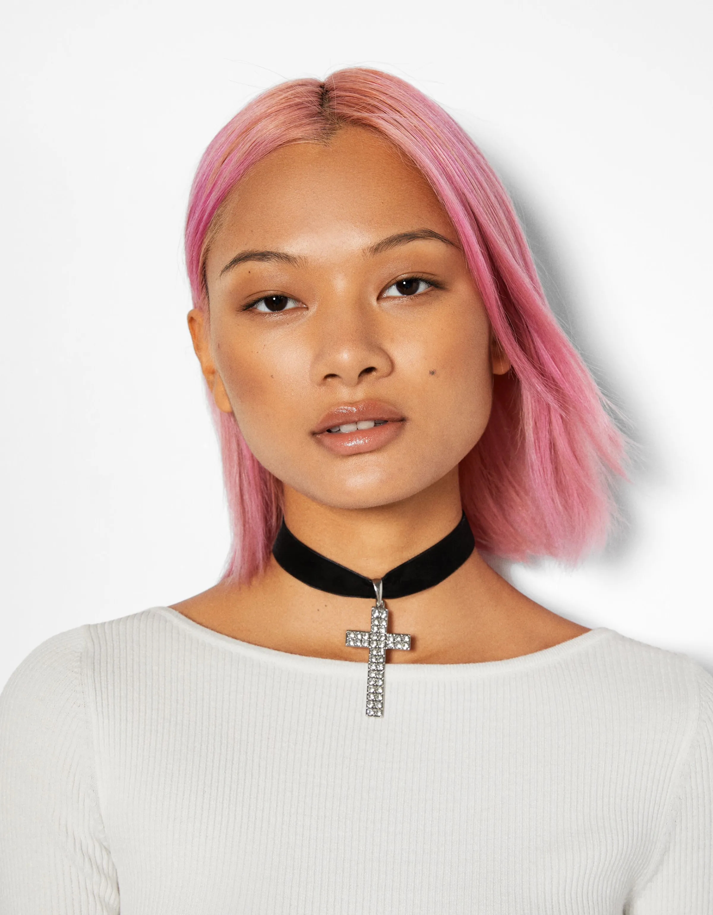 BERSHKA Collar choker cruz pedrería Plata Store