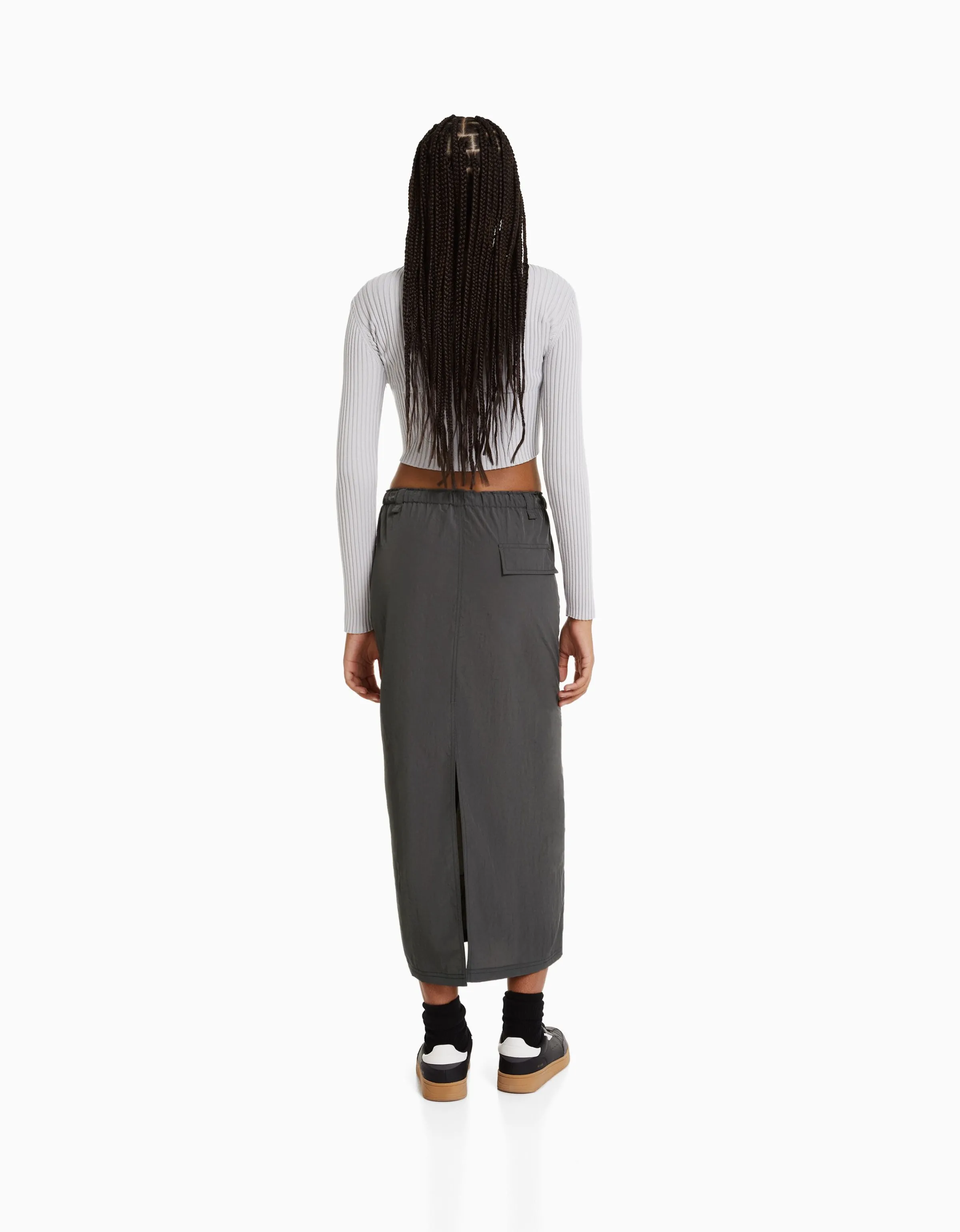 BERSHKA Falda midi efecto nylon Crudo Cheap