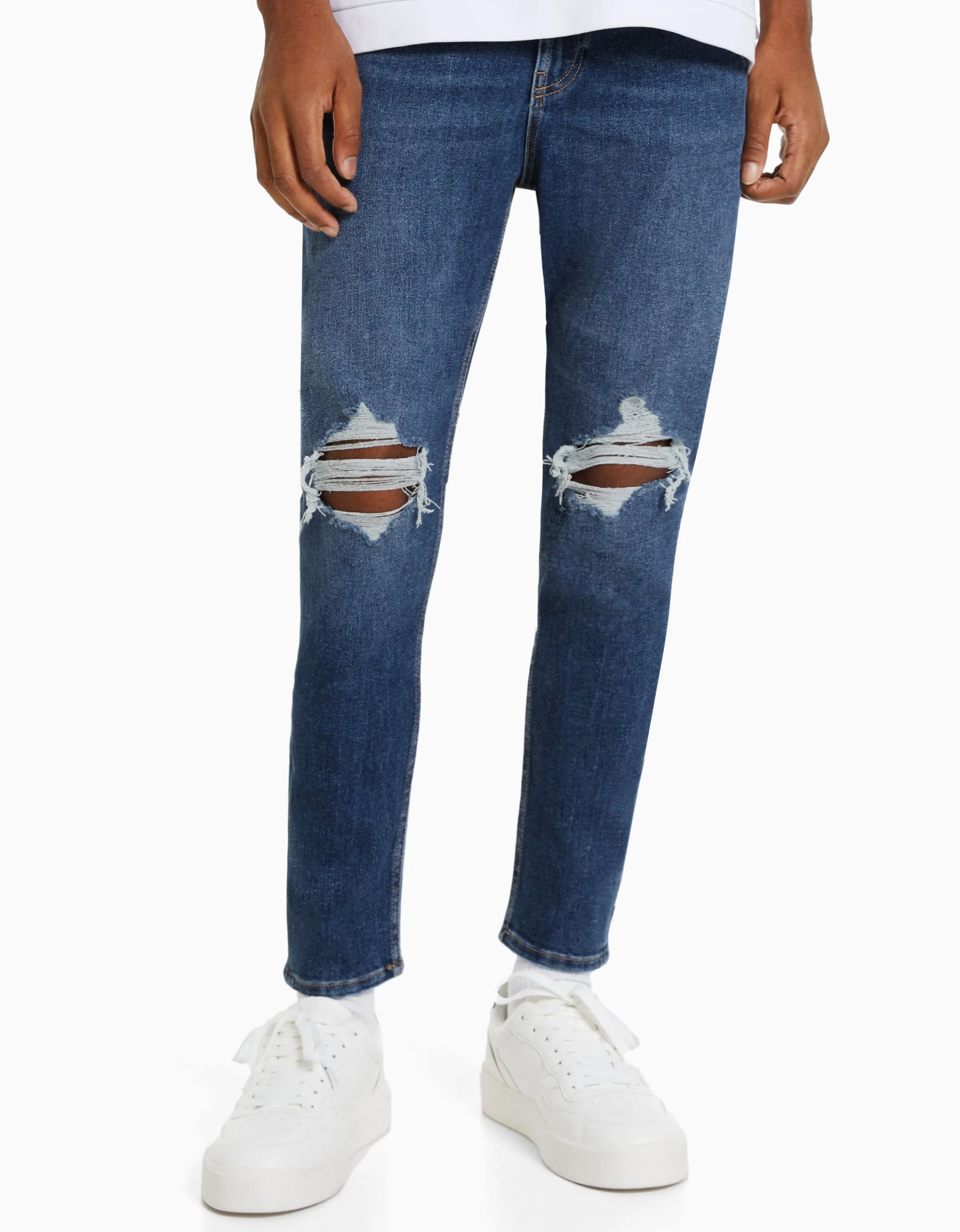 BERSHKA Jeans carrot rotos Azul Online