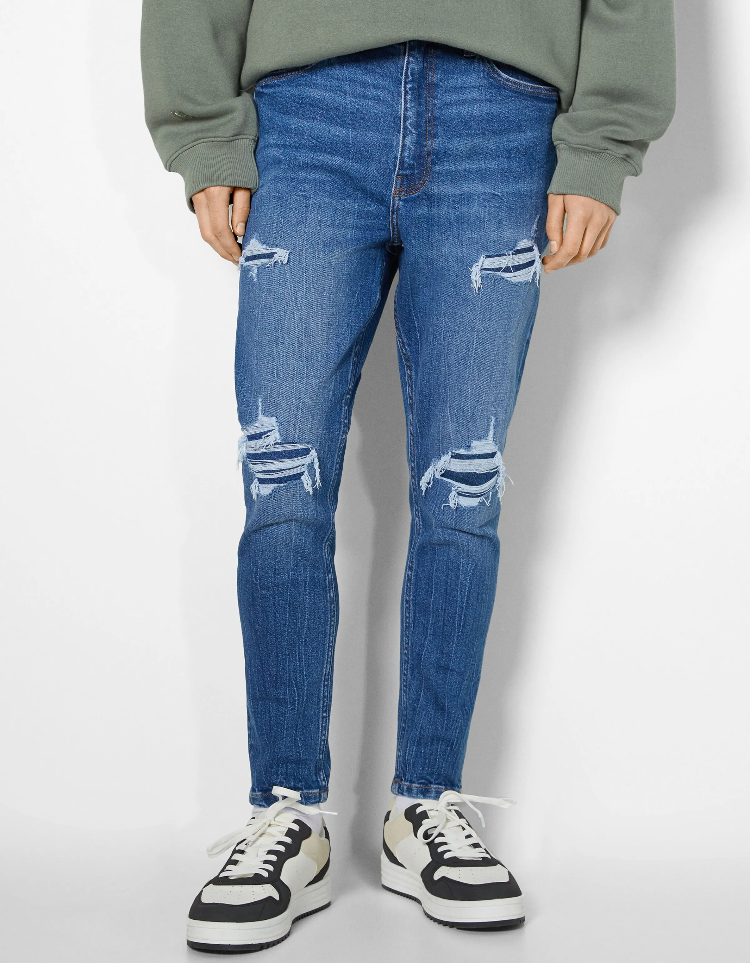 BERSHKA Jeans carrot rotos Azul Sale