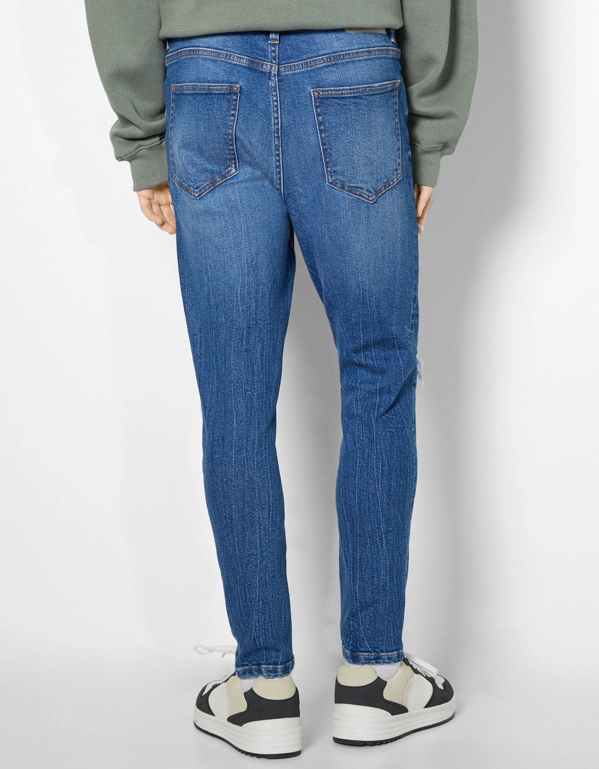 BERSHKA Jeans carrot rotos Azul Sale