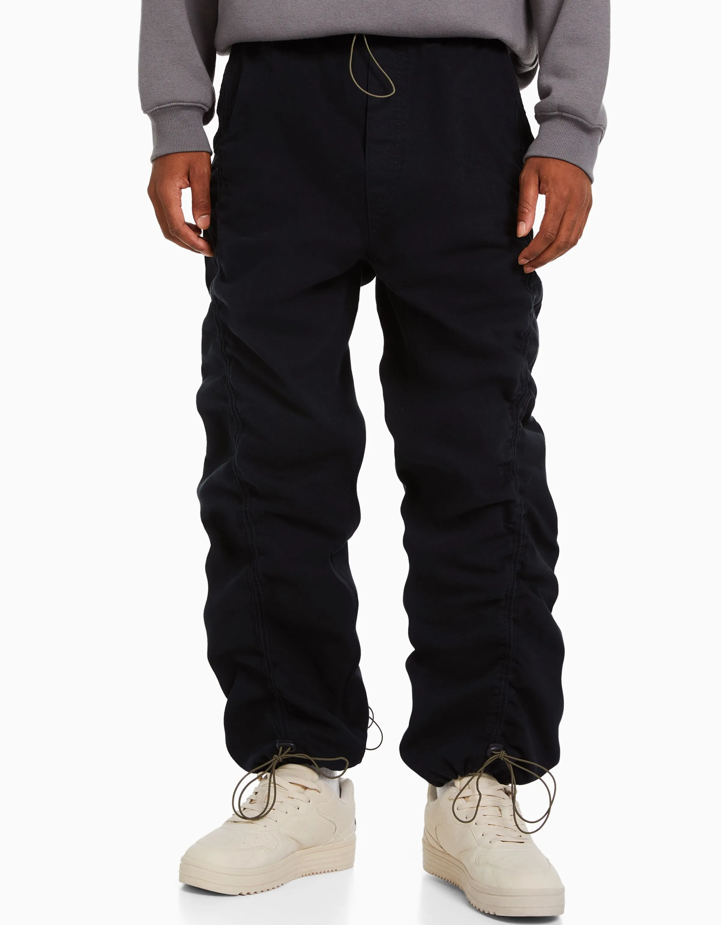 BERSHKA Jeans jogger parachute gathering Negro Best