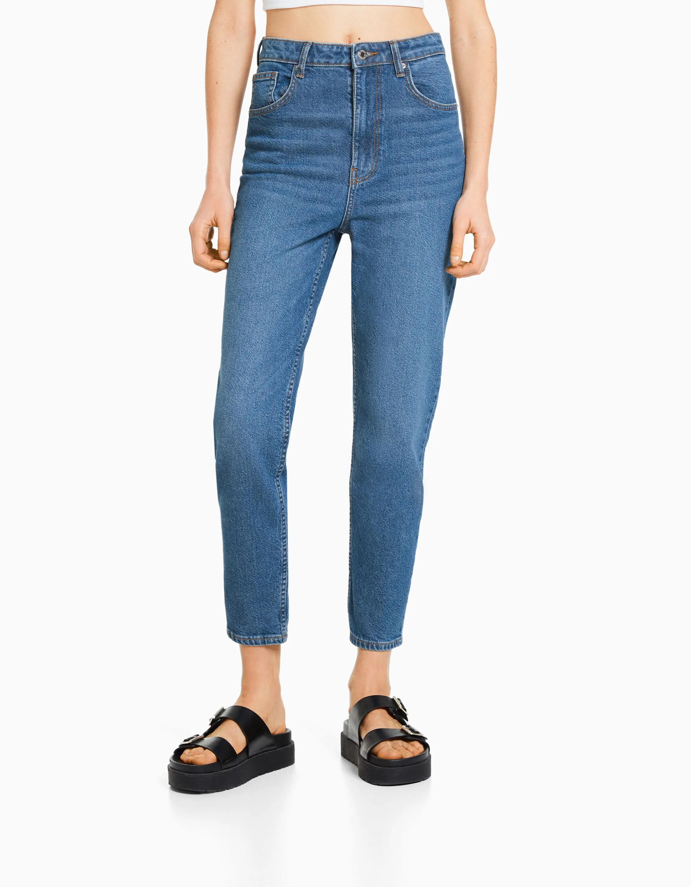 BERSHKA Jeans mom slim confort Azul lavado Store