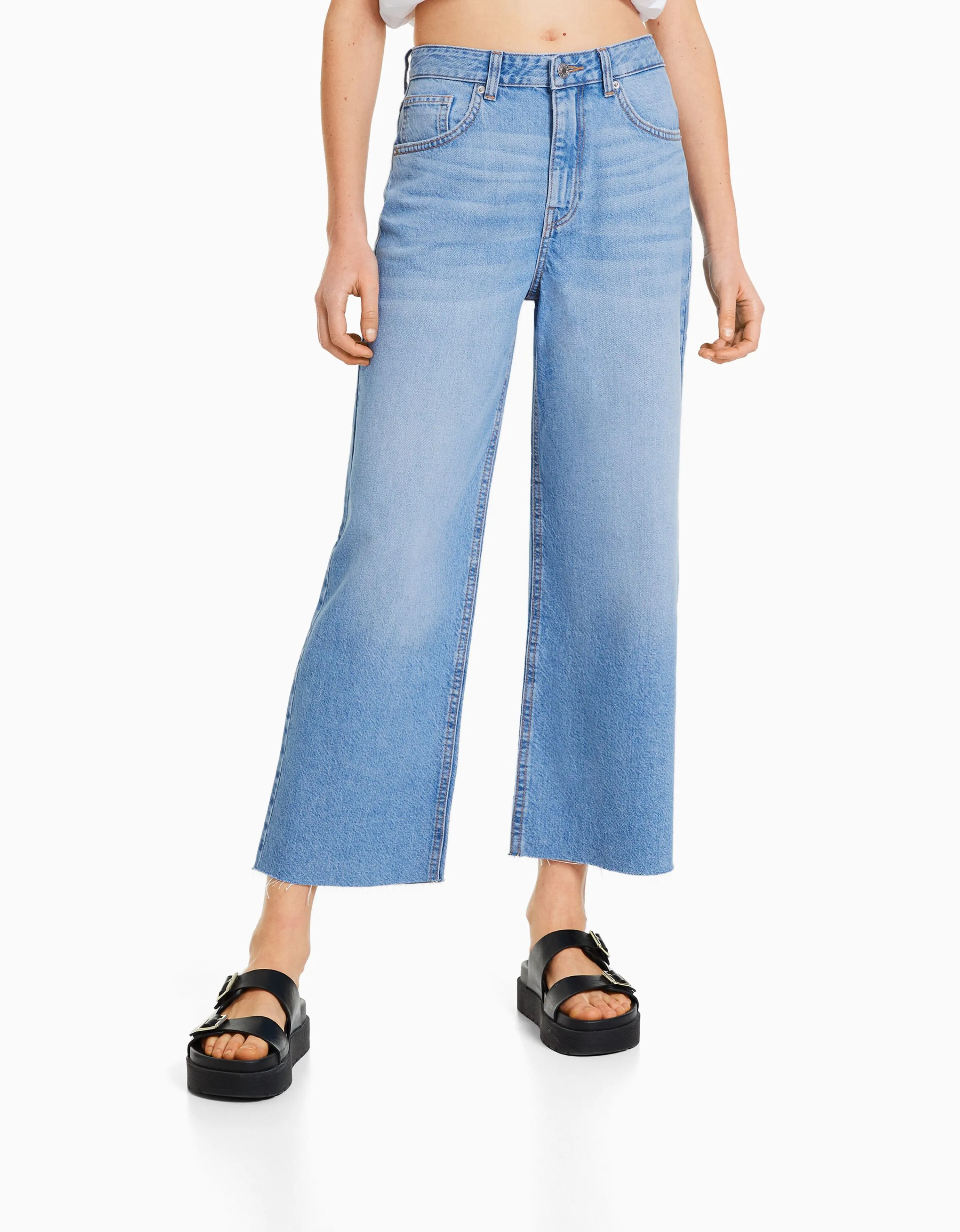 BERSHKA Jeans wide leg cropped Azul claro Online