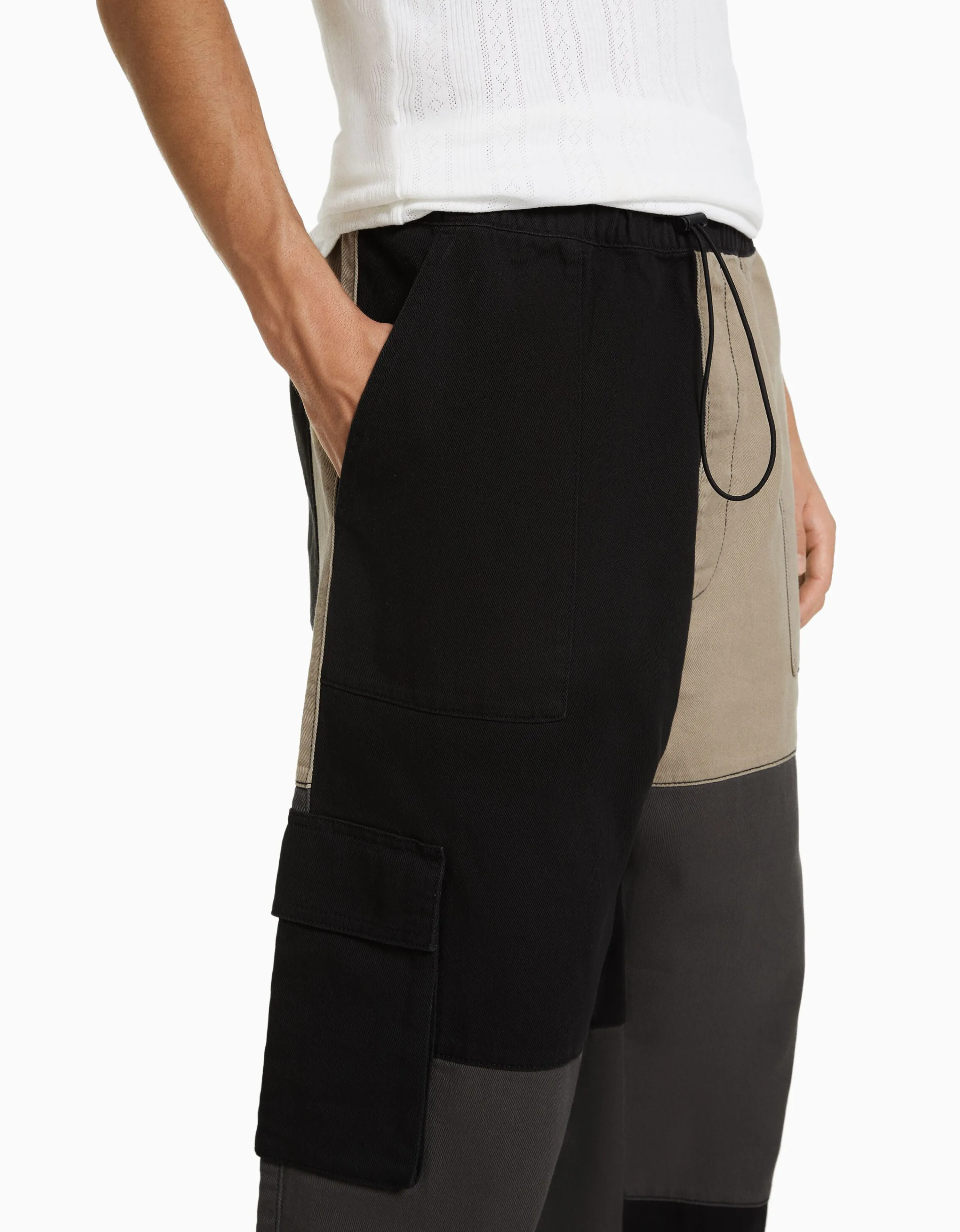 BERSHKA Pantalón cargo jogger color block Negro Fashion