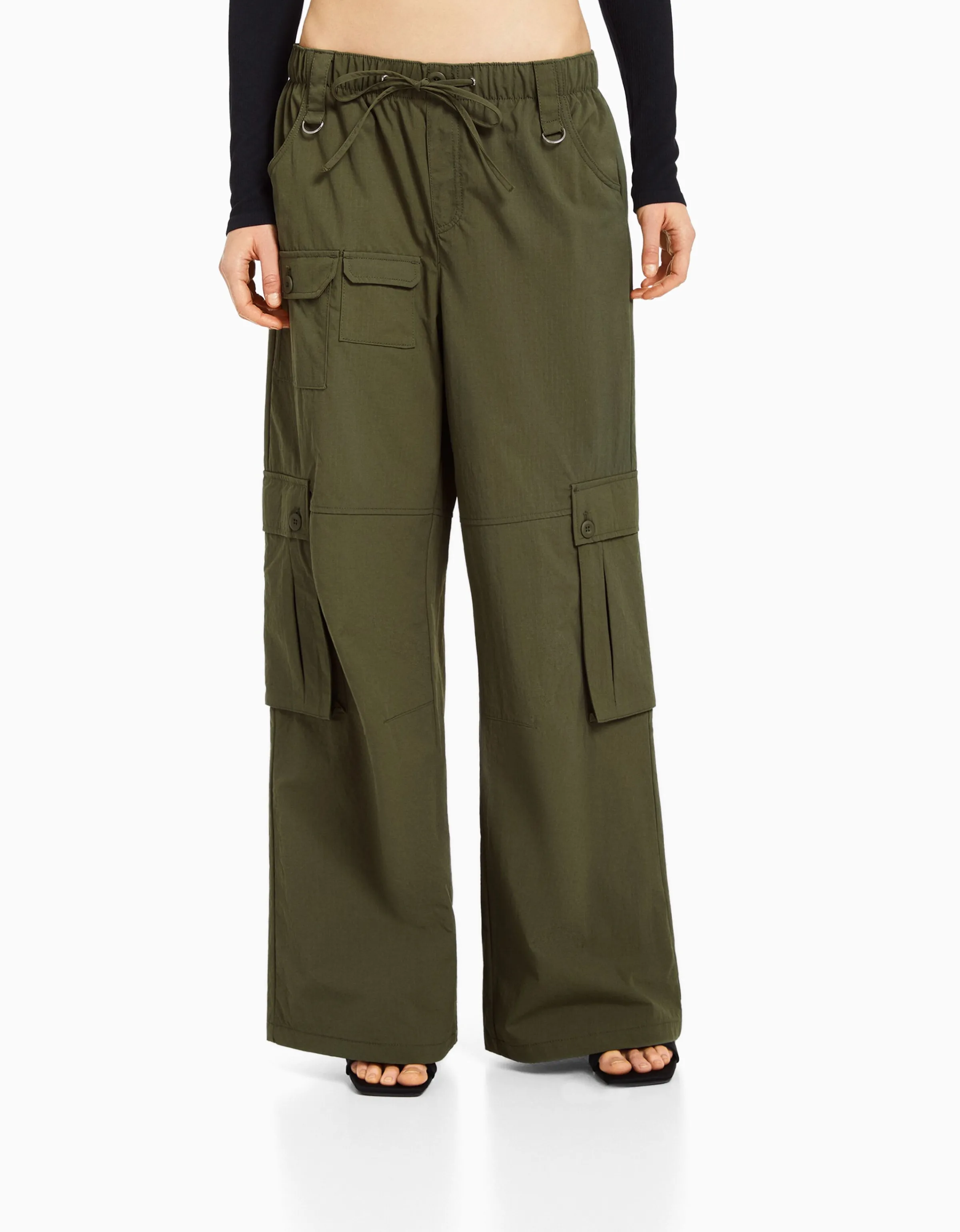 BERSHKA Pantalón cargo wide leg multipocket Kaki Store