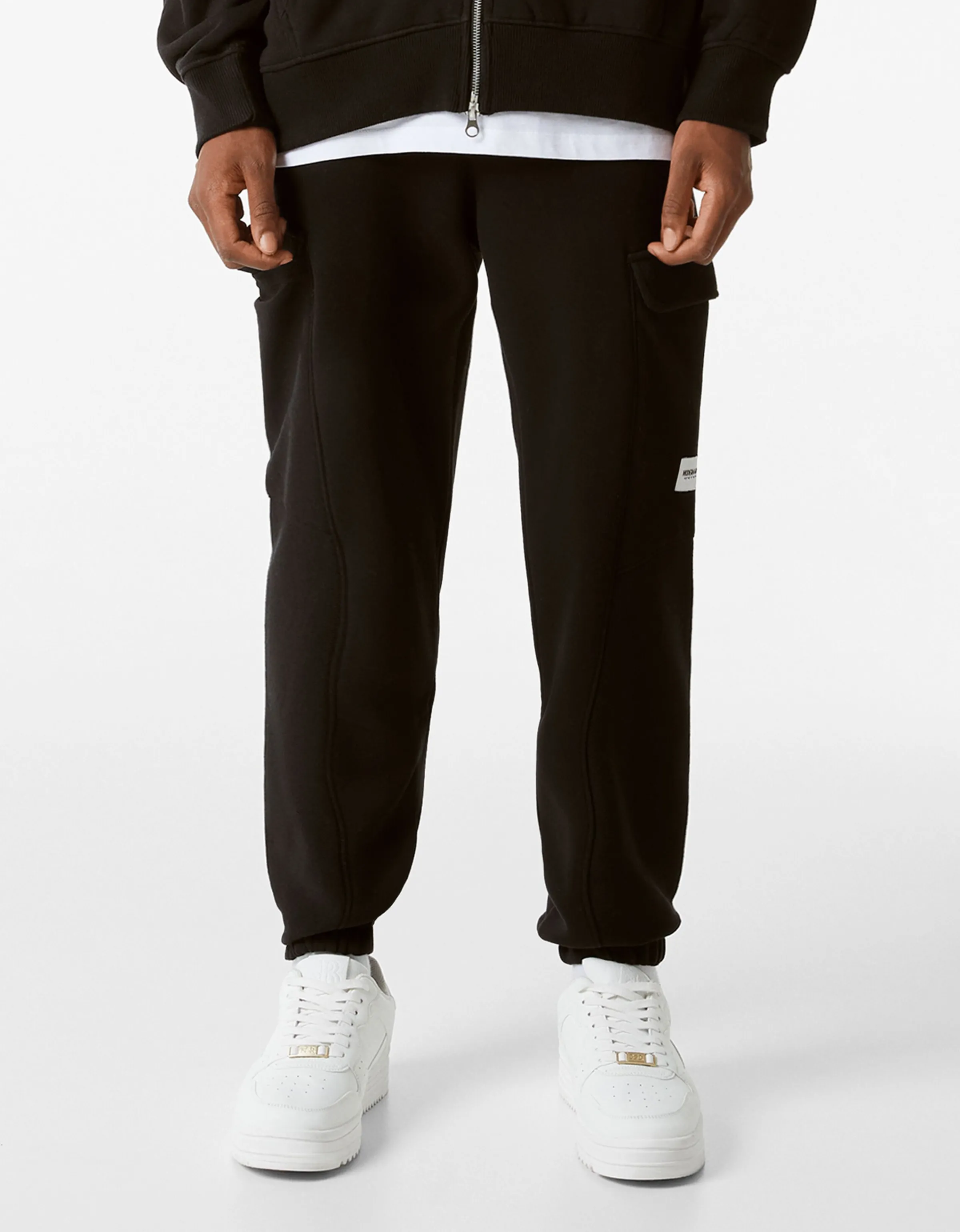 BERSHKA Pantalón felpa jogger cargo Negro Shop