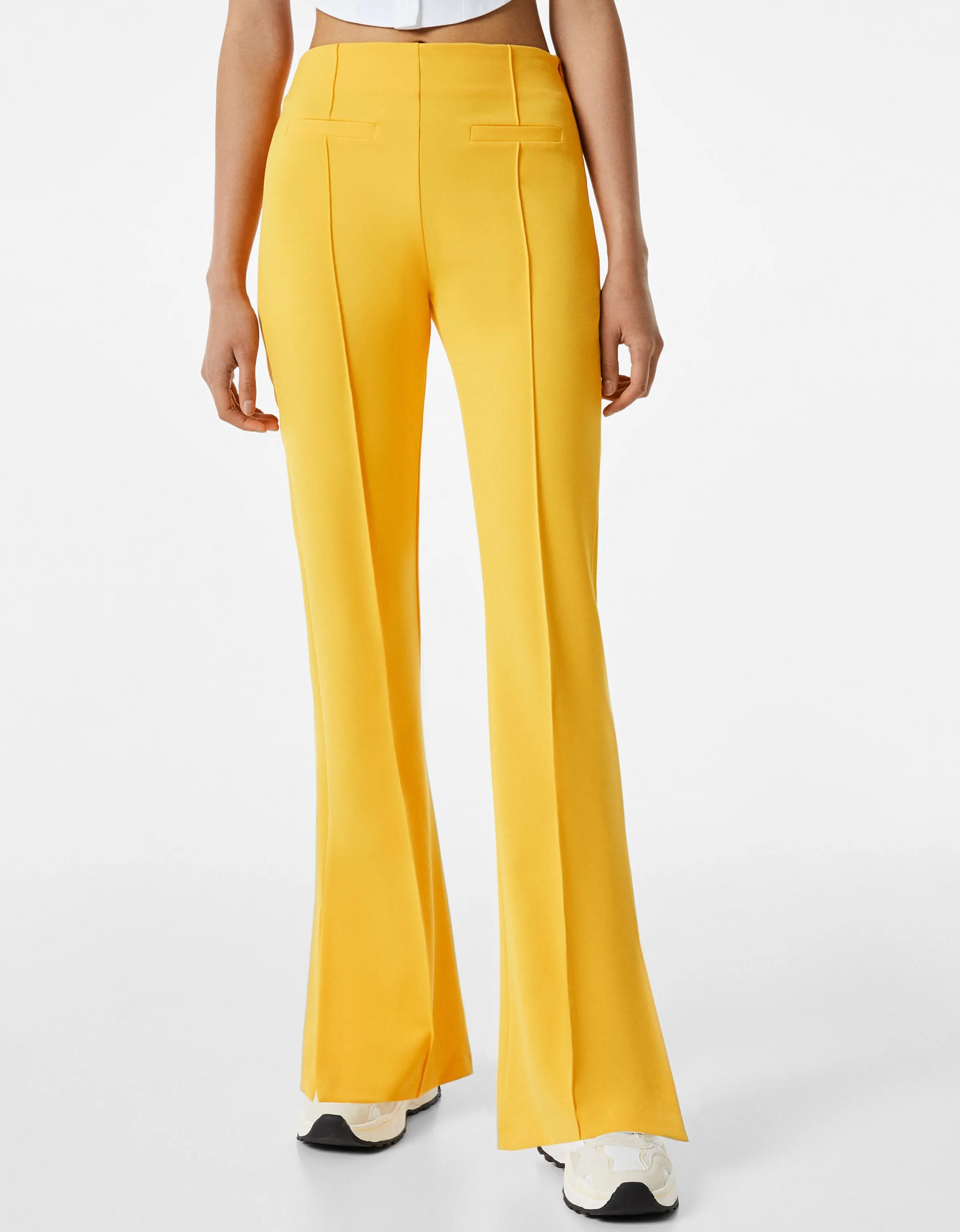 BERSHKA Pantalón flare Mostaza Flash Sale