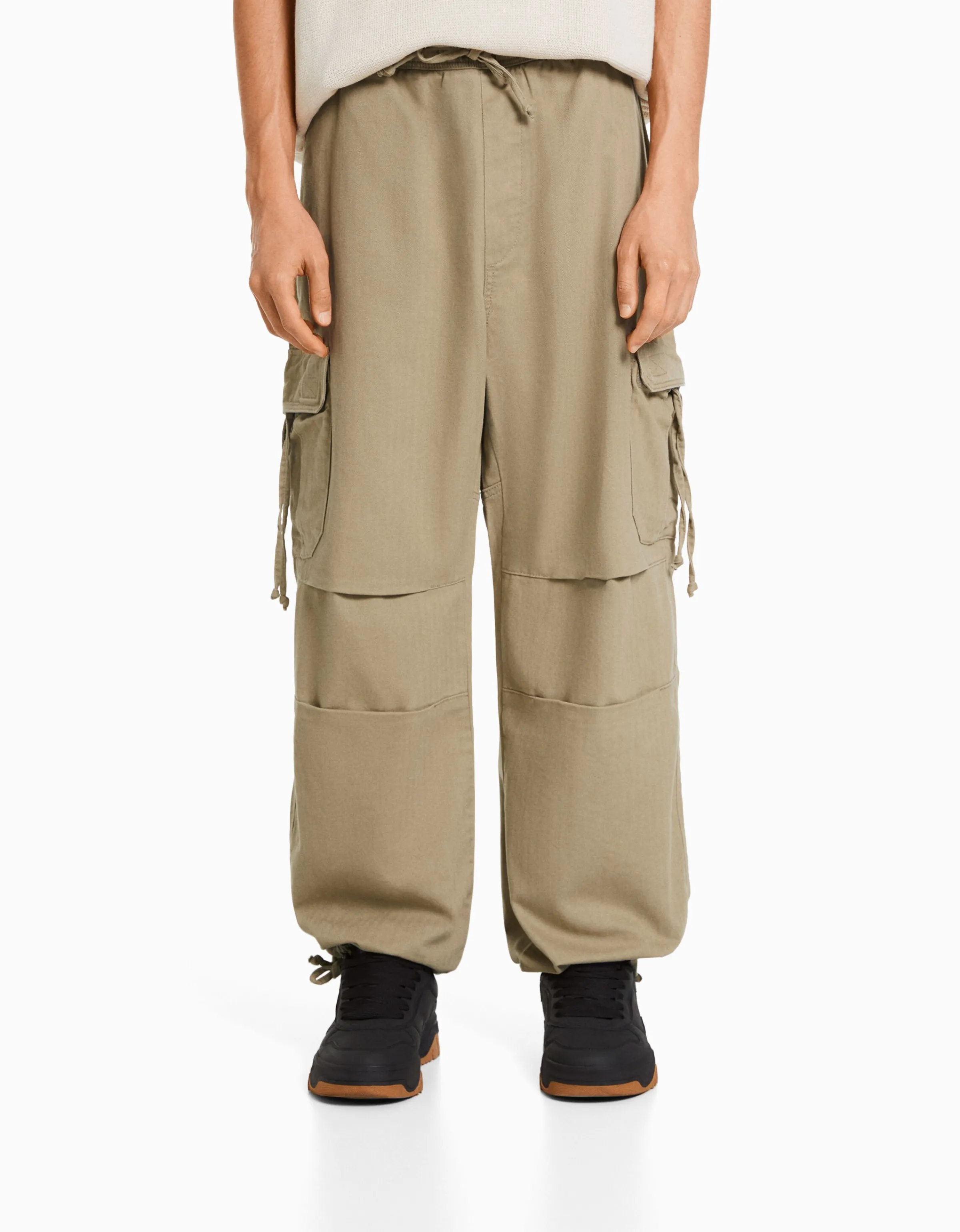 BERSHKA Pantalón jogger algodón bordado Camel Cheap