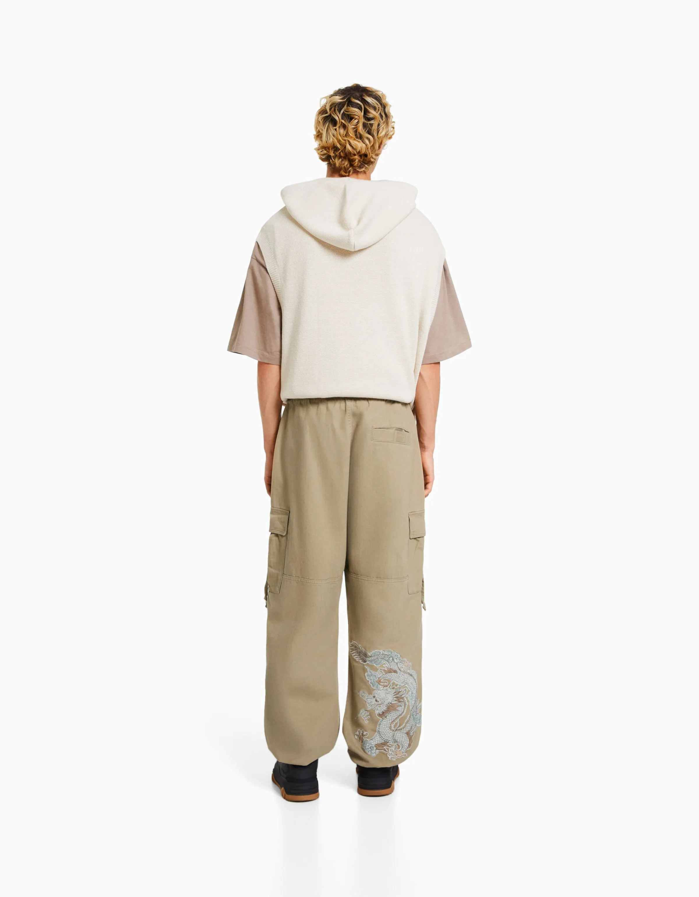 BERSHKA Pantalón jogger algodón bordado Camel Cheap