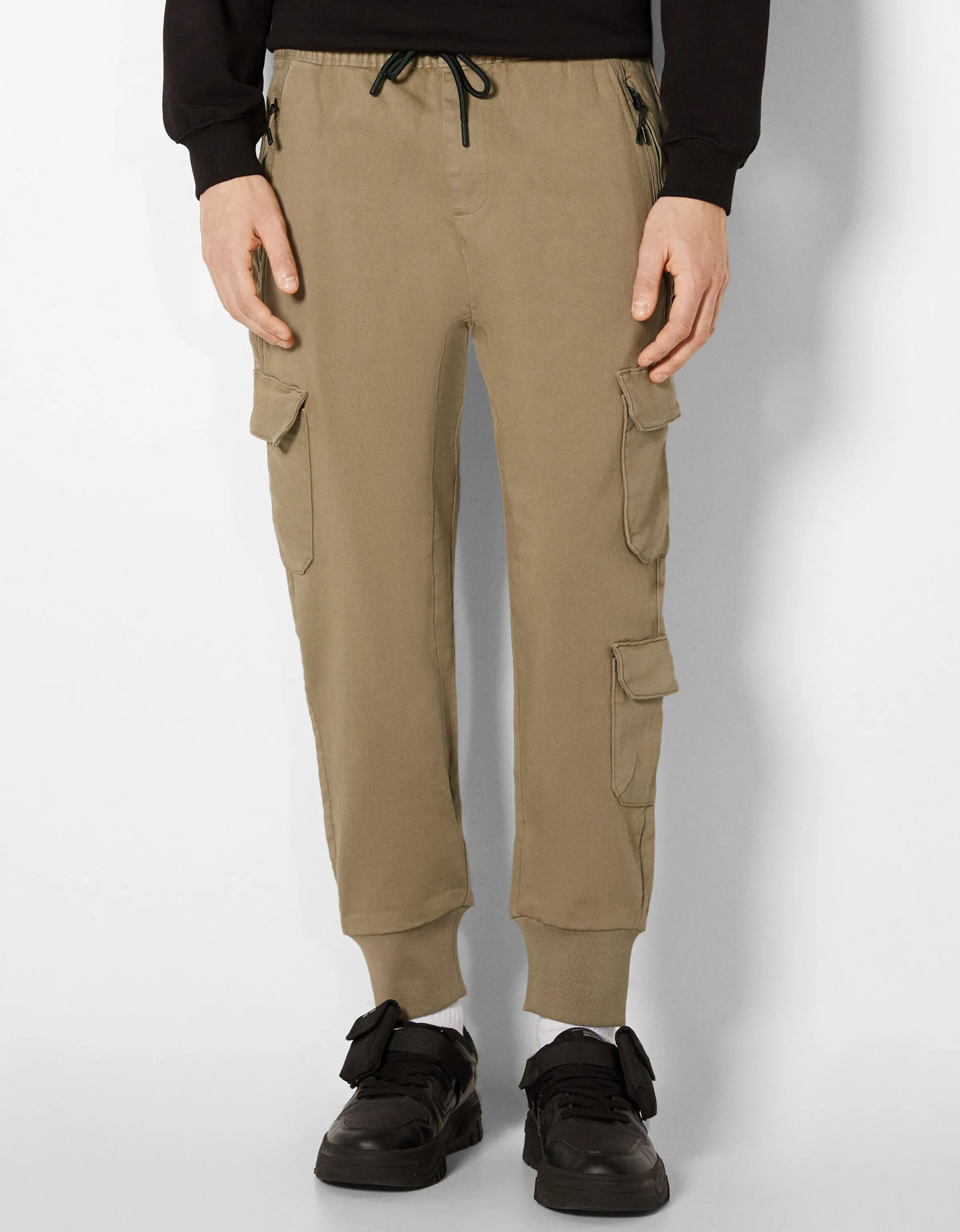 BERSHKA Pantalón jogger cargo slim Blanco roto Outlet