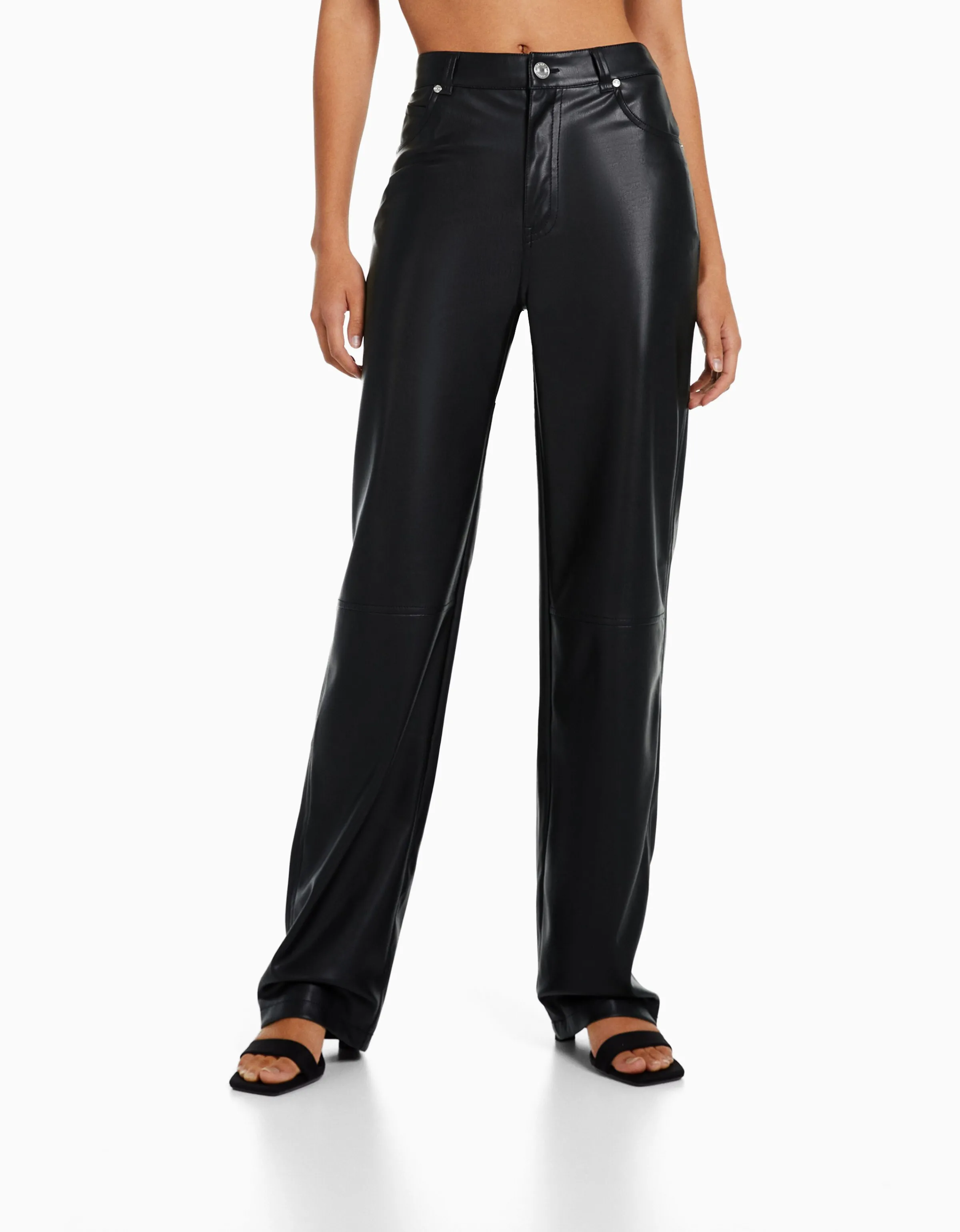 BERSHKA Pantalón straight slim efecto piel Negro Store