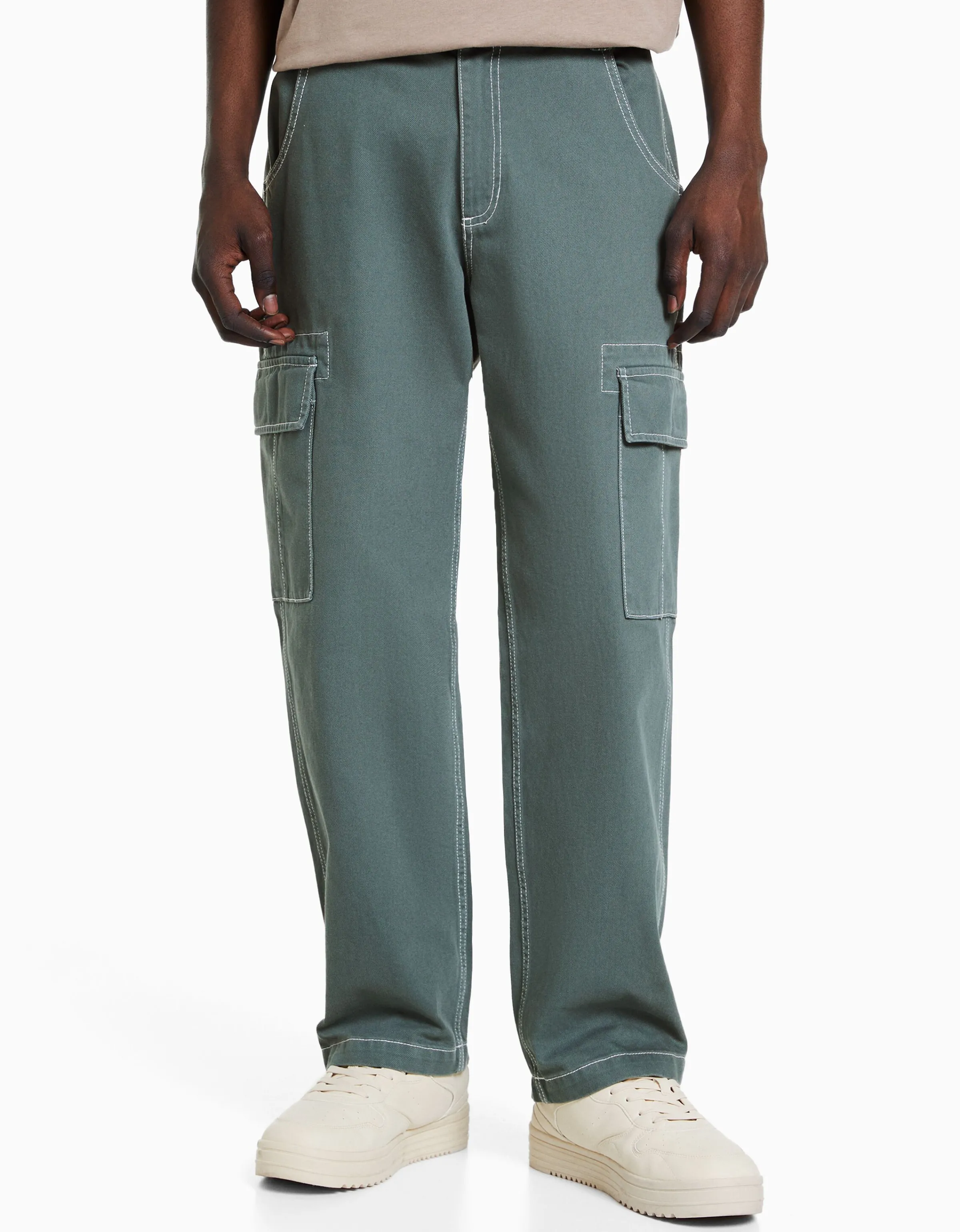 BERSHKA Pantalón wide cargo hilo contraste Azul Outlet