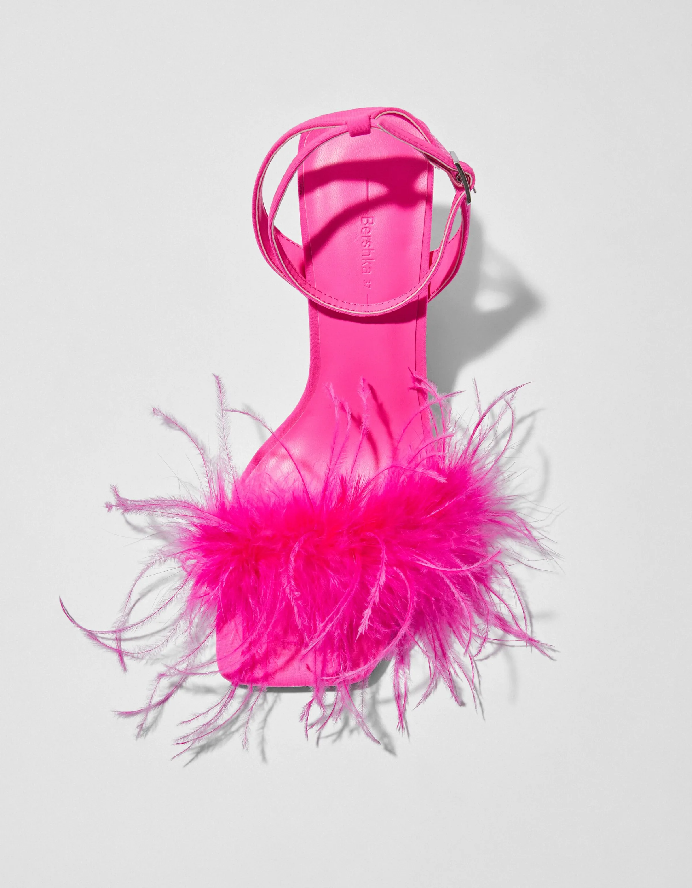 BERSHKA Sandalia tacón plumas Fucsia Clearance