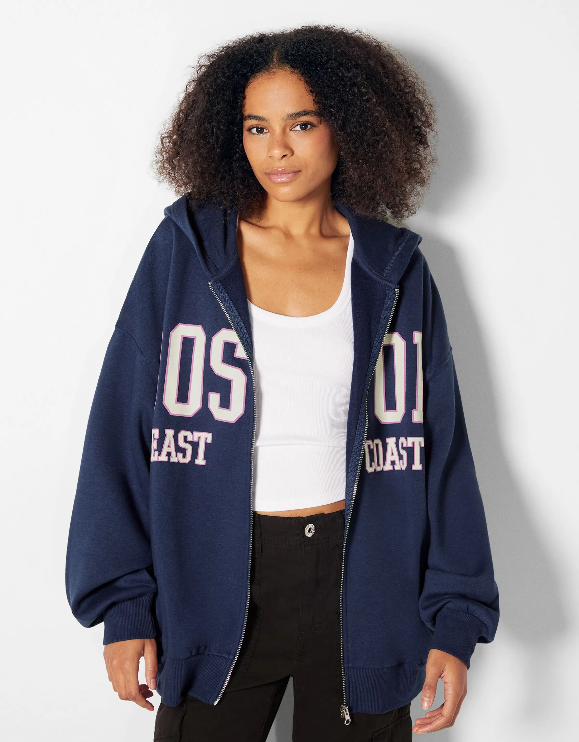 BERSHKA Sudadera capucha cremallera print varsity Marino Shop