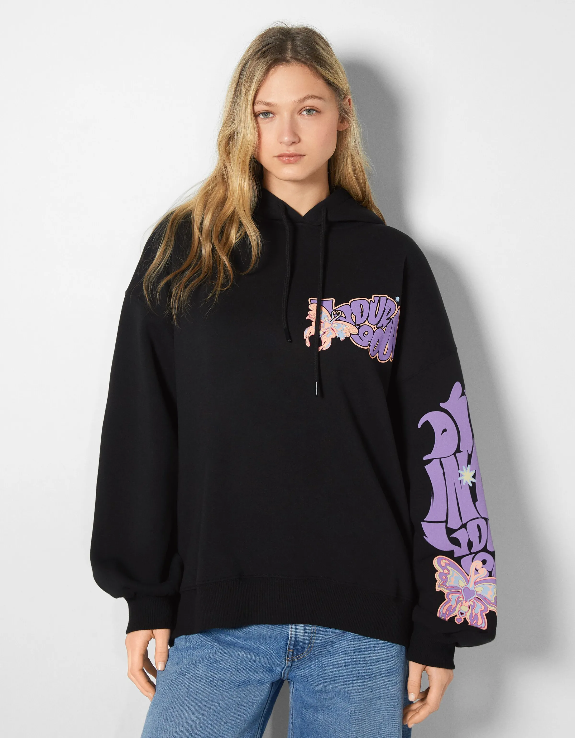 BERSHKA Sudadera capucha print Negro Hot