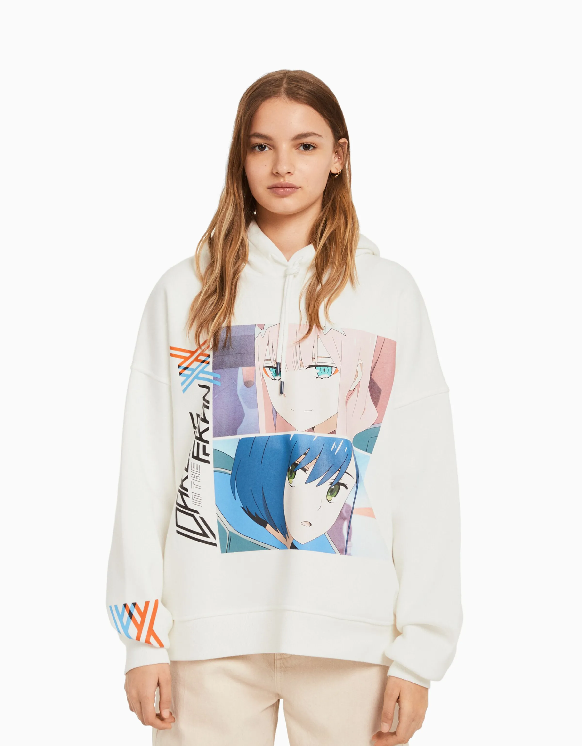 BERSHKA Sudadera capucha print Darling in the Franxx Blanco roto Best