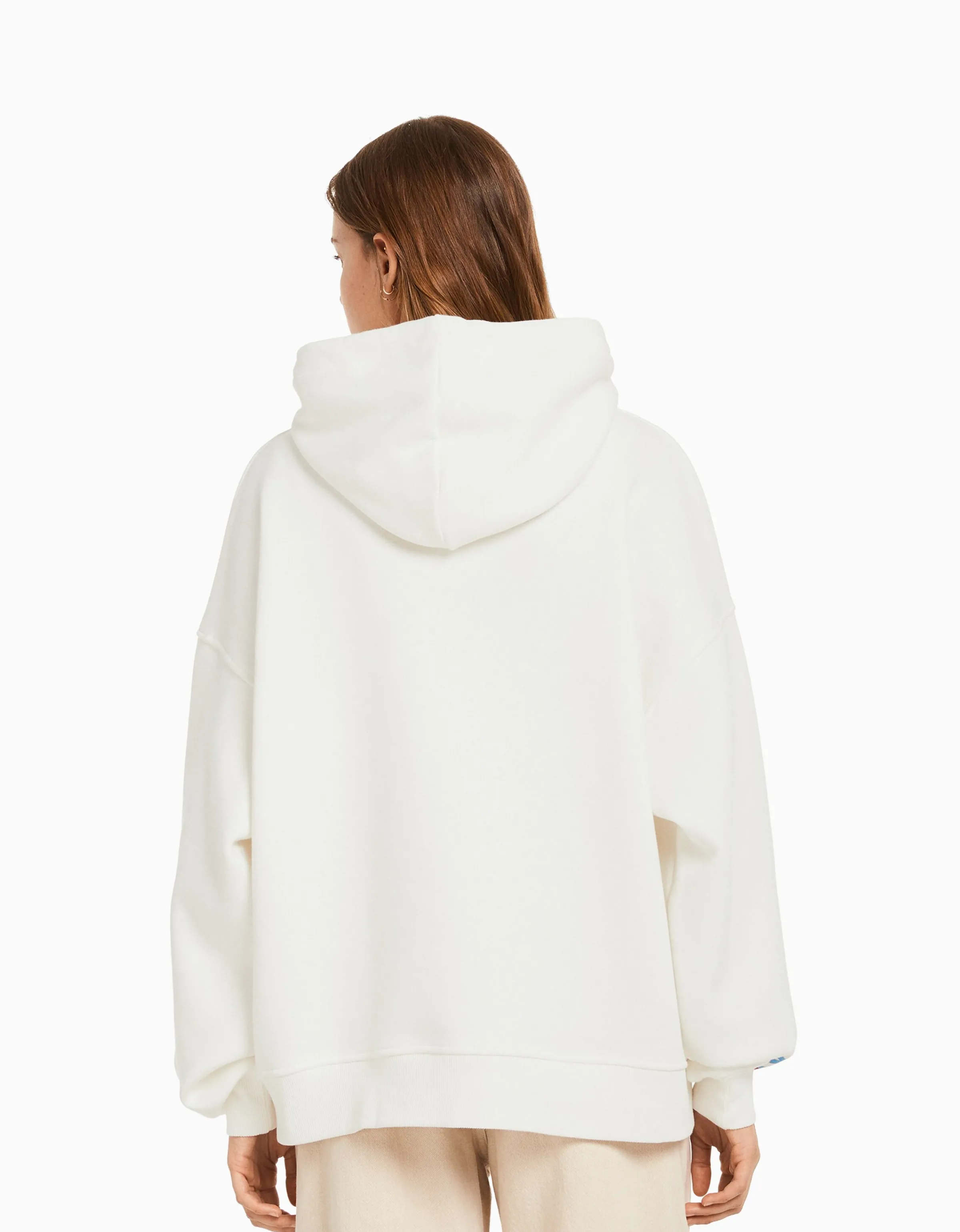 BERSHKA Sudadera capucha print Darling in the Franxx Blanco roto Best